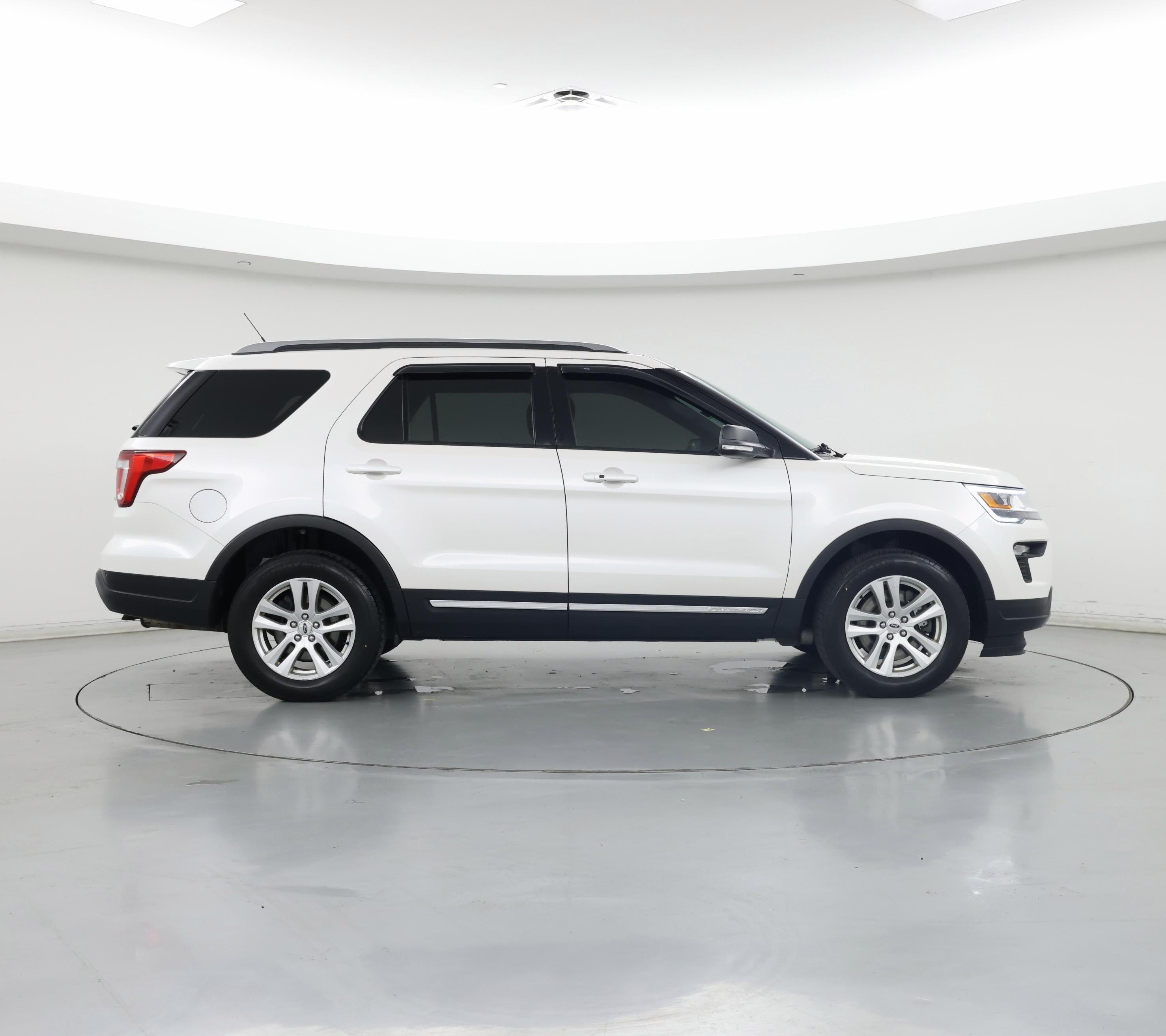 Thumbnail: 2019 Ford Explorer - 7