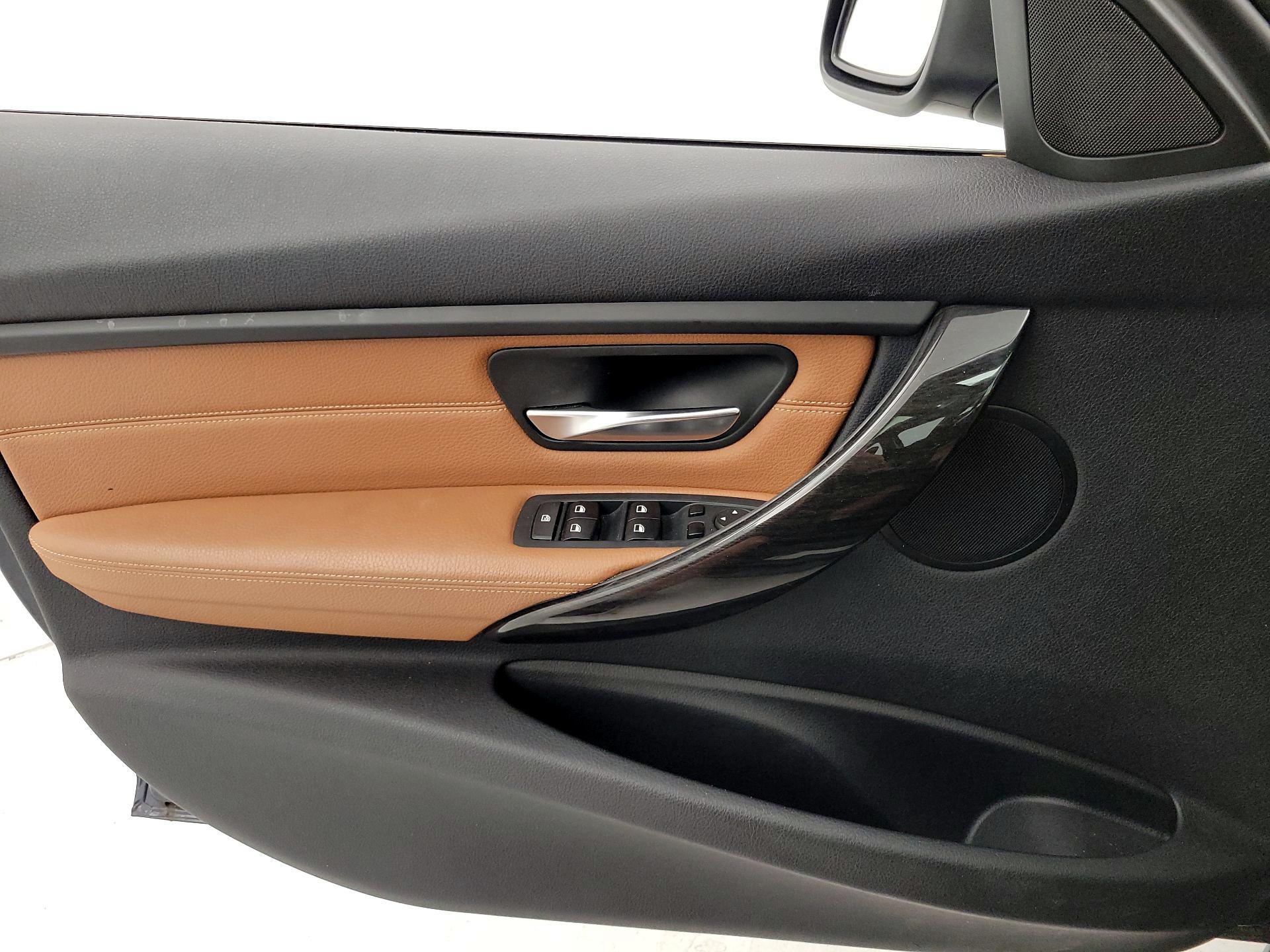 Thumbnail: 2015 BMW 3 Series - 12