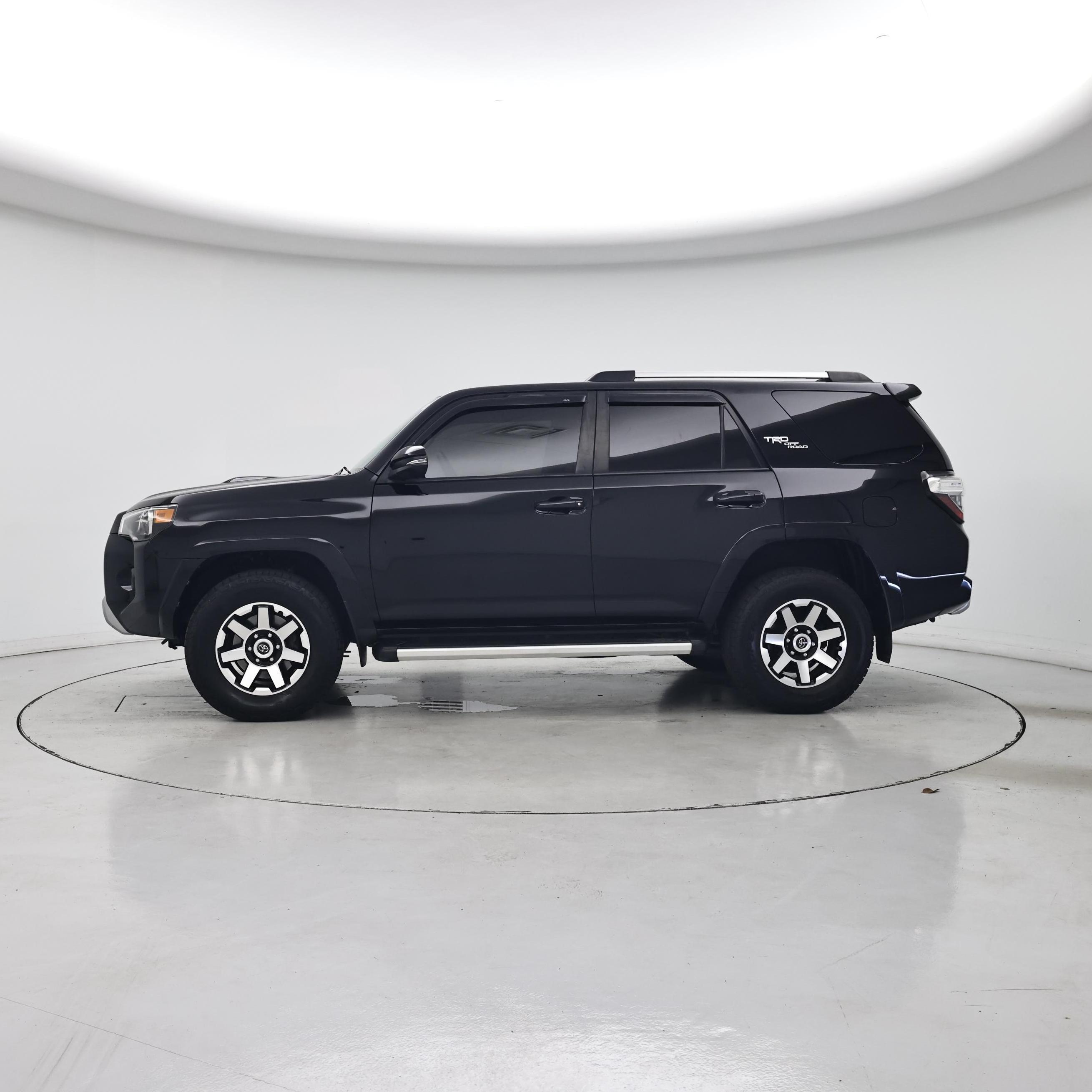 Thumbnail: 2017 Toyota 4Runner - 3