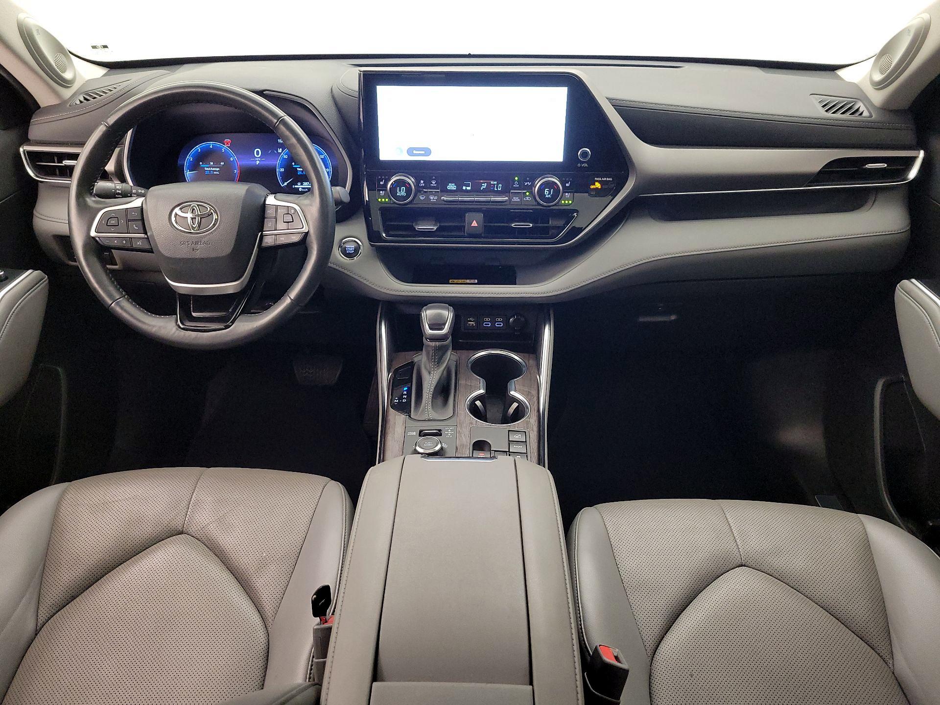 Thumbnail: 2023 Toyota Highlander - 9