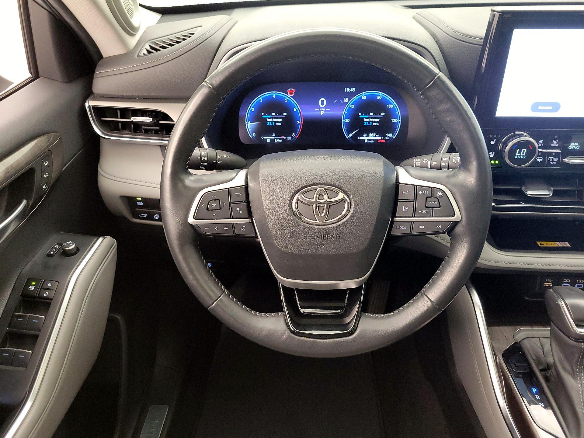 Thumbnail: 2023 Toyota Highlander - 10