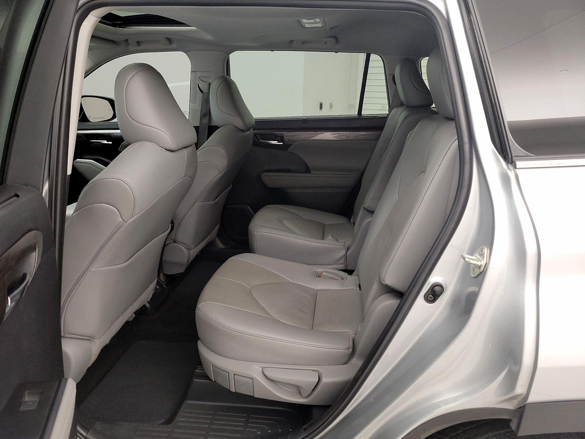 Thumbnail: 2023 Toyota Highlander - 20