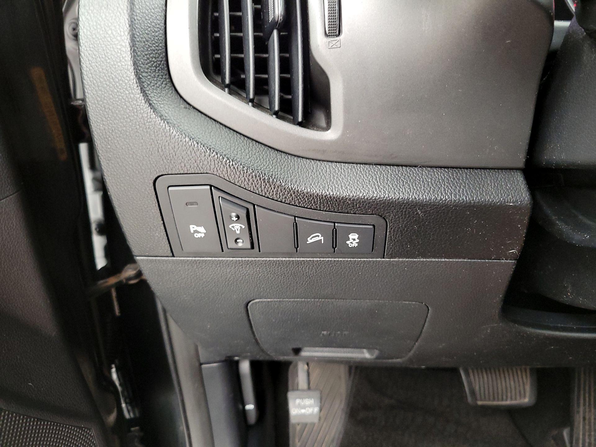 Thumbnail: 2013 Kia Sportage - 13