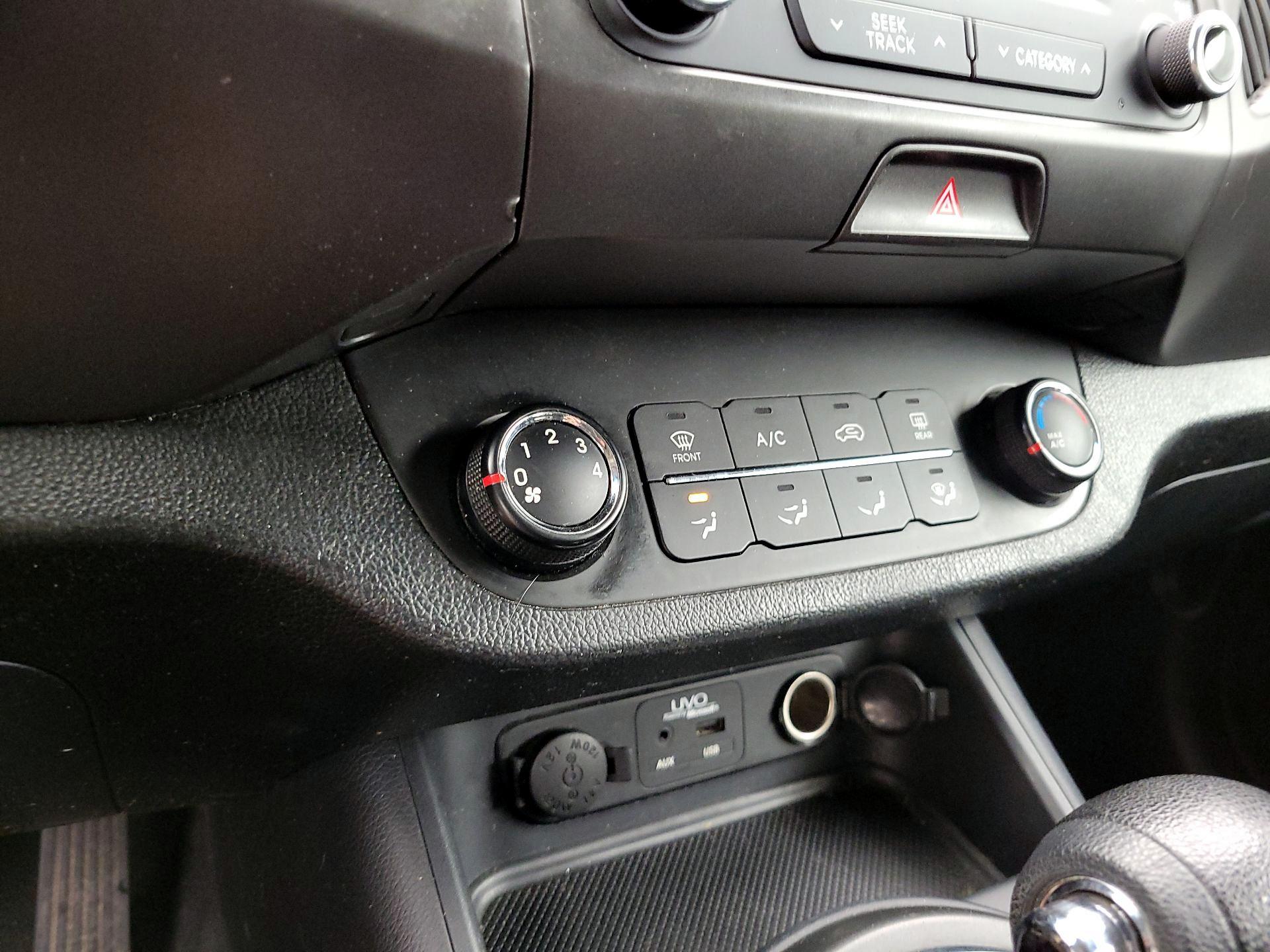 Thumbnail: 2013 Kia Sportage - 16
