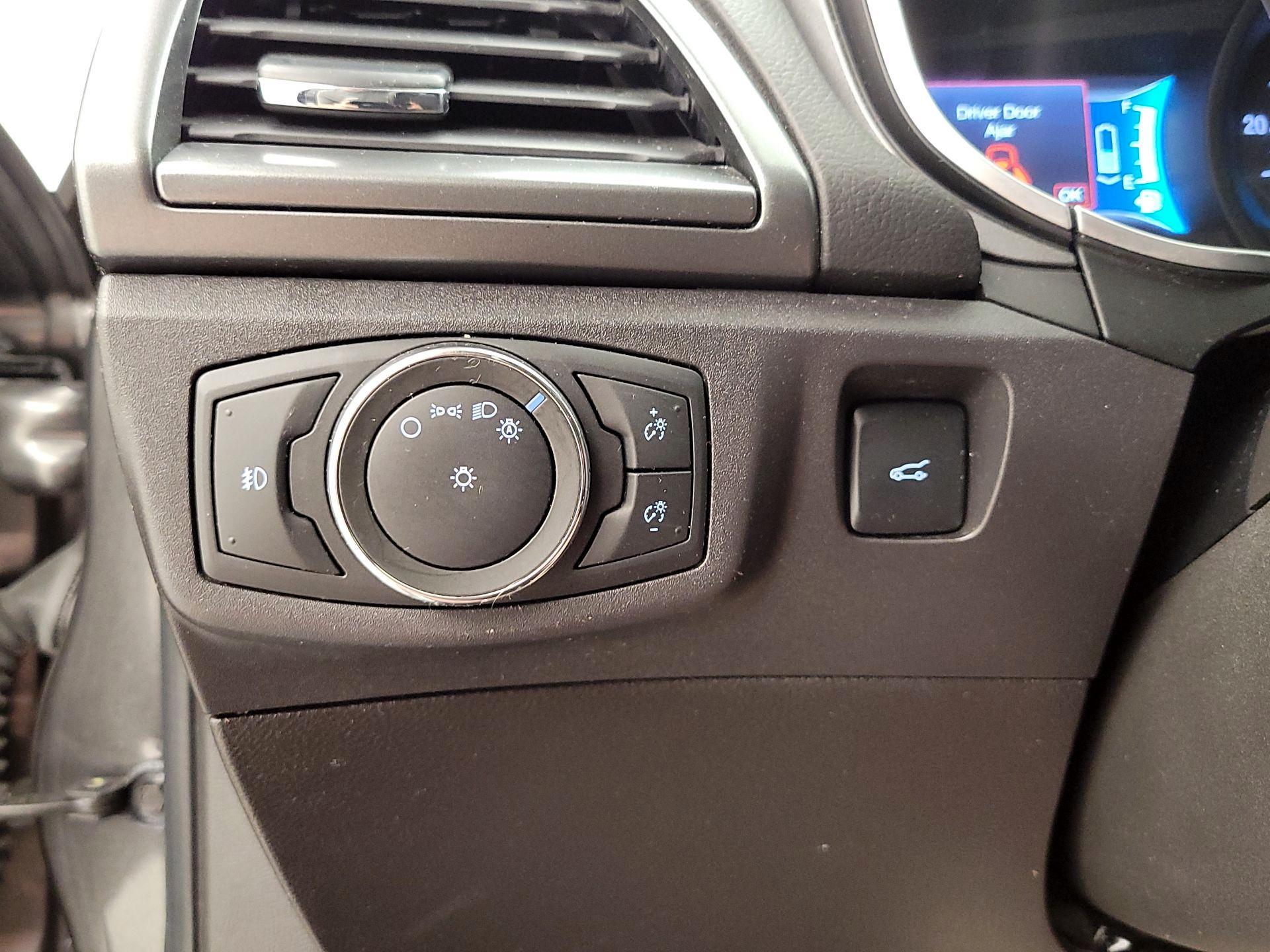 Thumbnail: 2016 Ford Fusion - 13