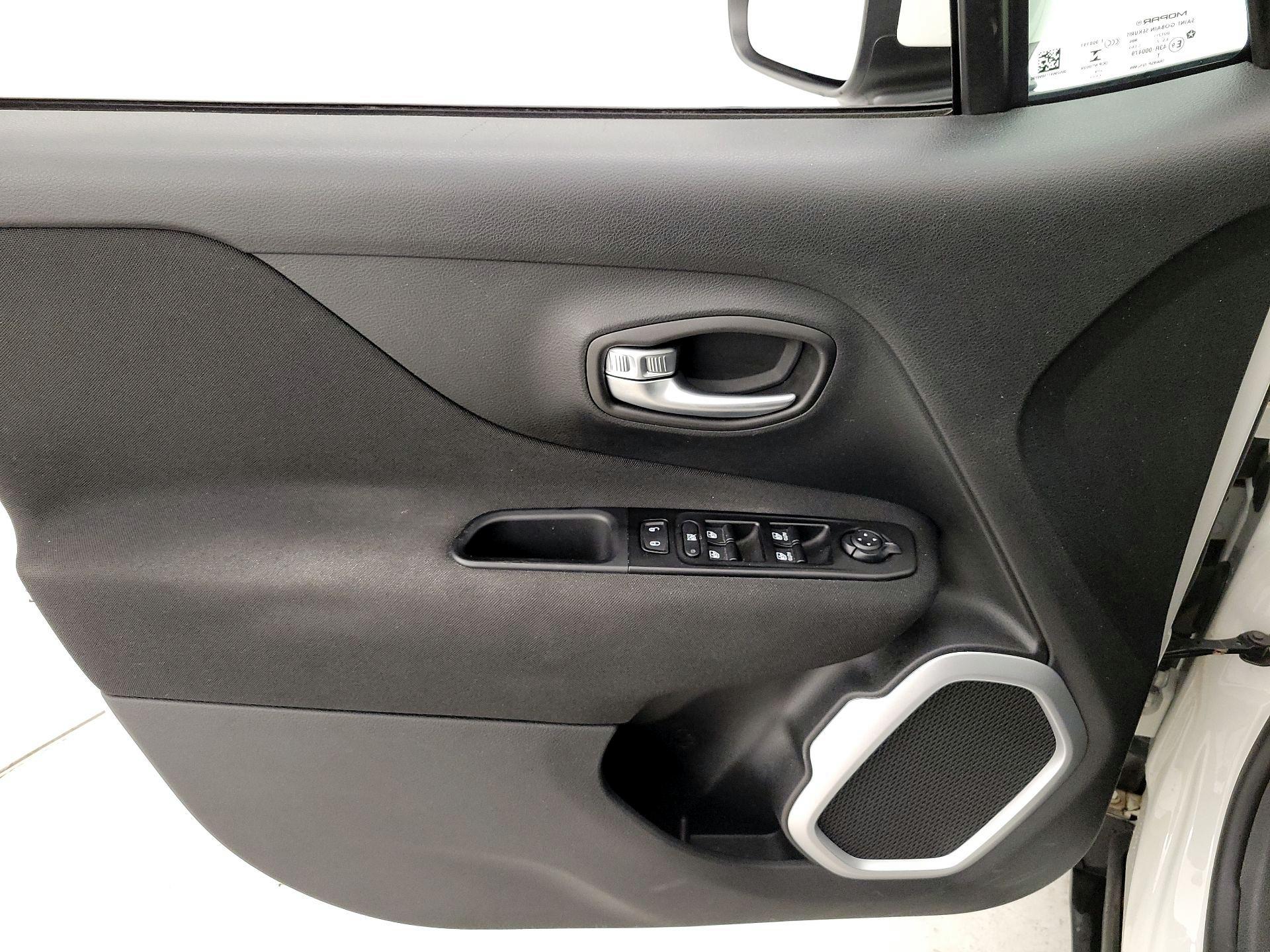 Thumbnail: 2019 Jeep Renegade - 12