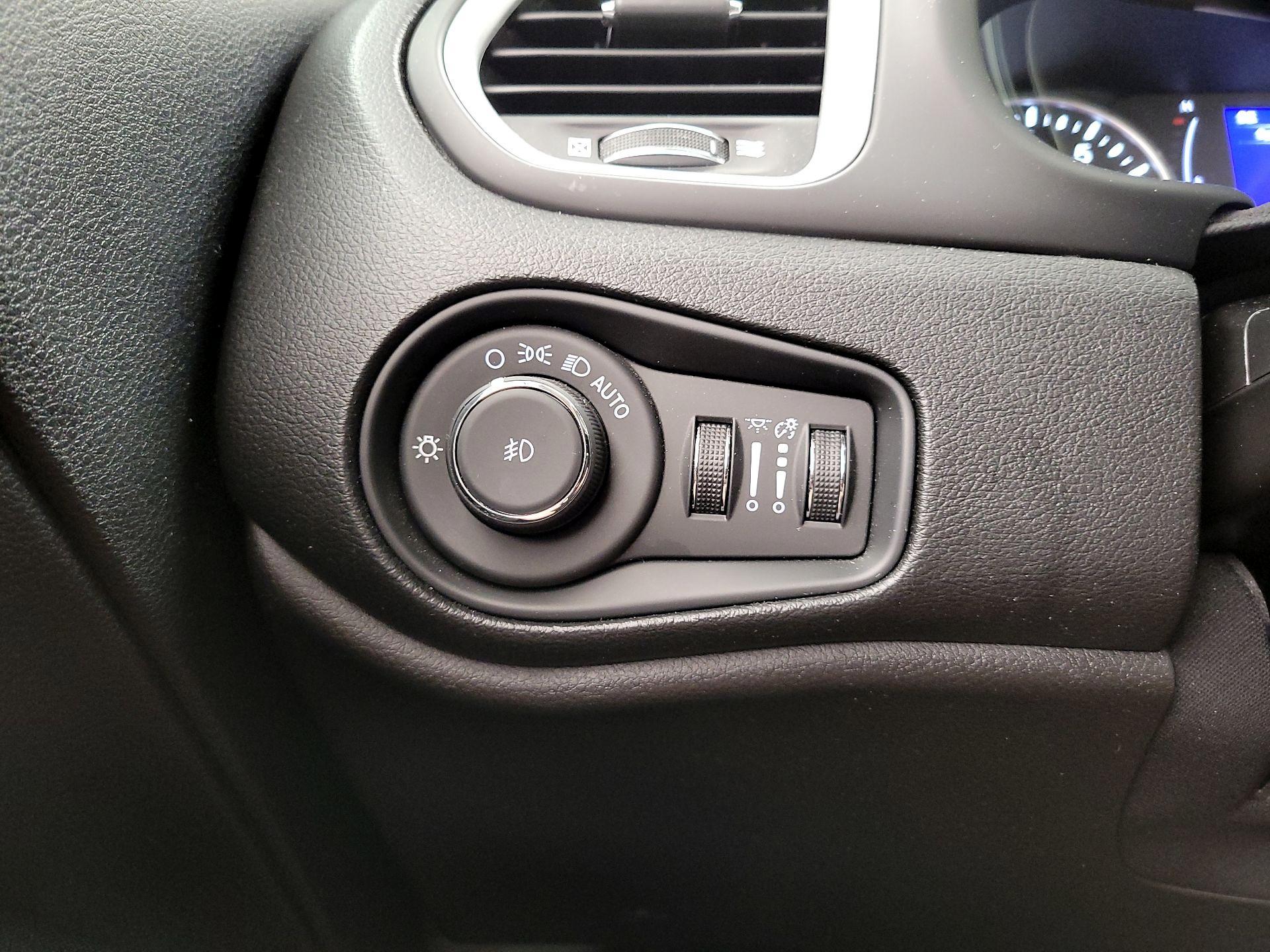 Thumbnail: 2019 Jeep Renegade - 13