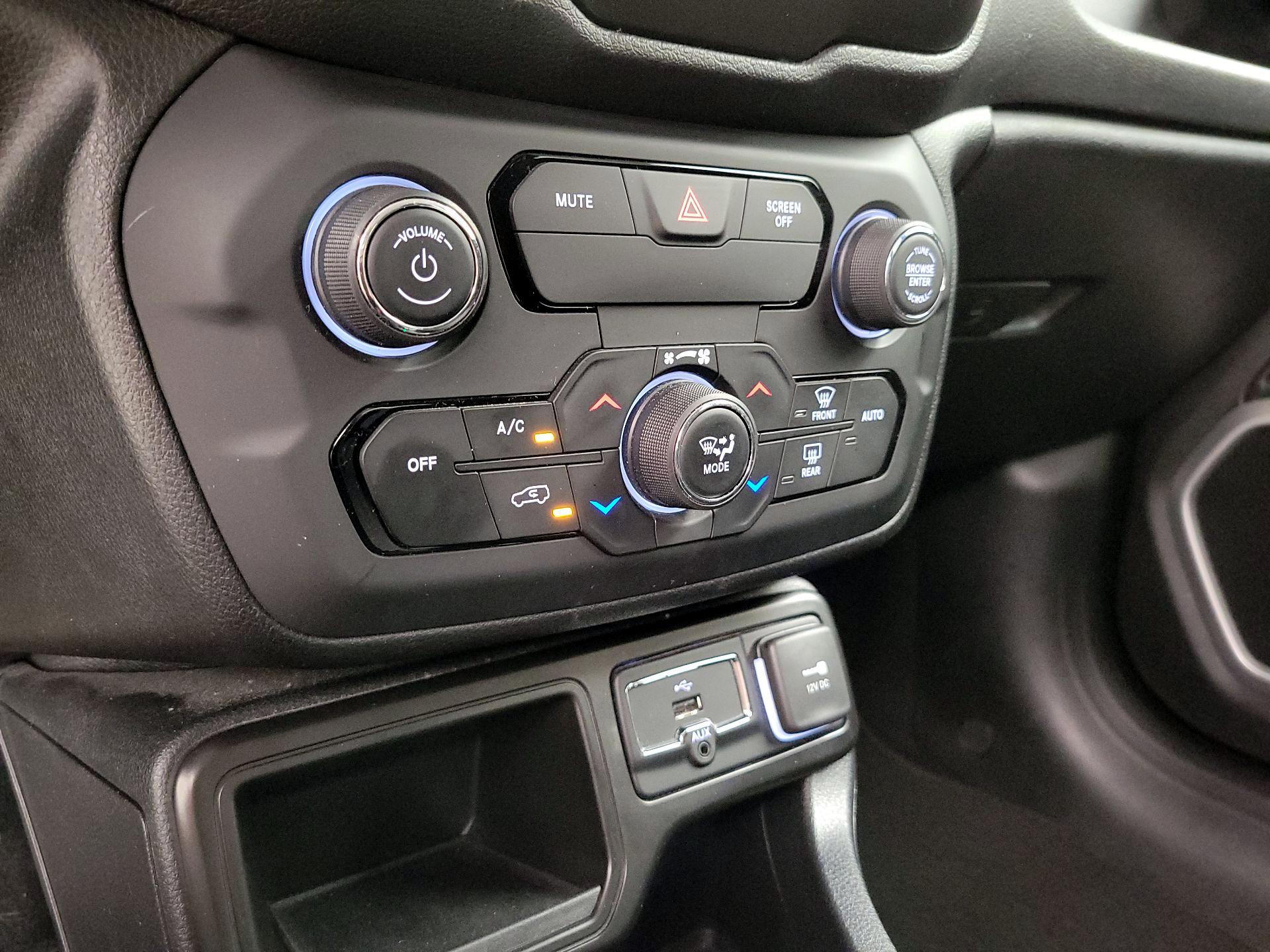 Thumbnail: 2019 Jeep Renegade - 16