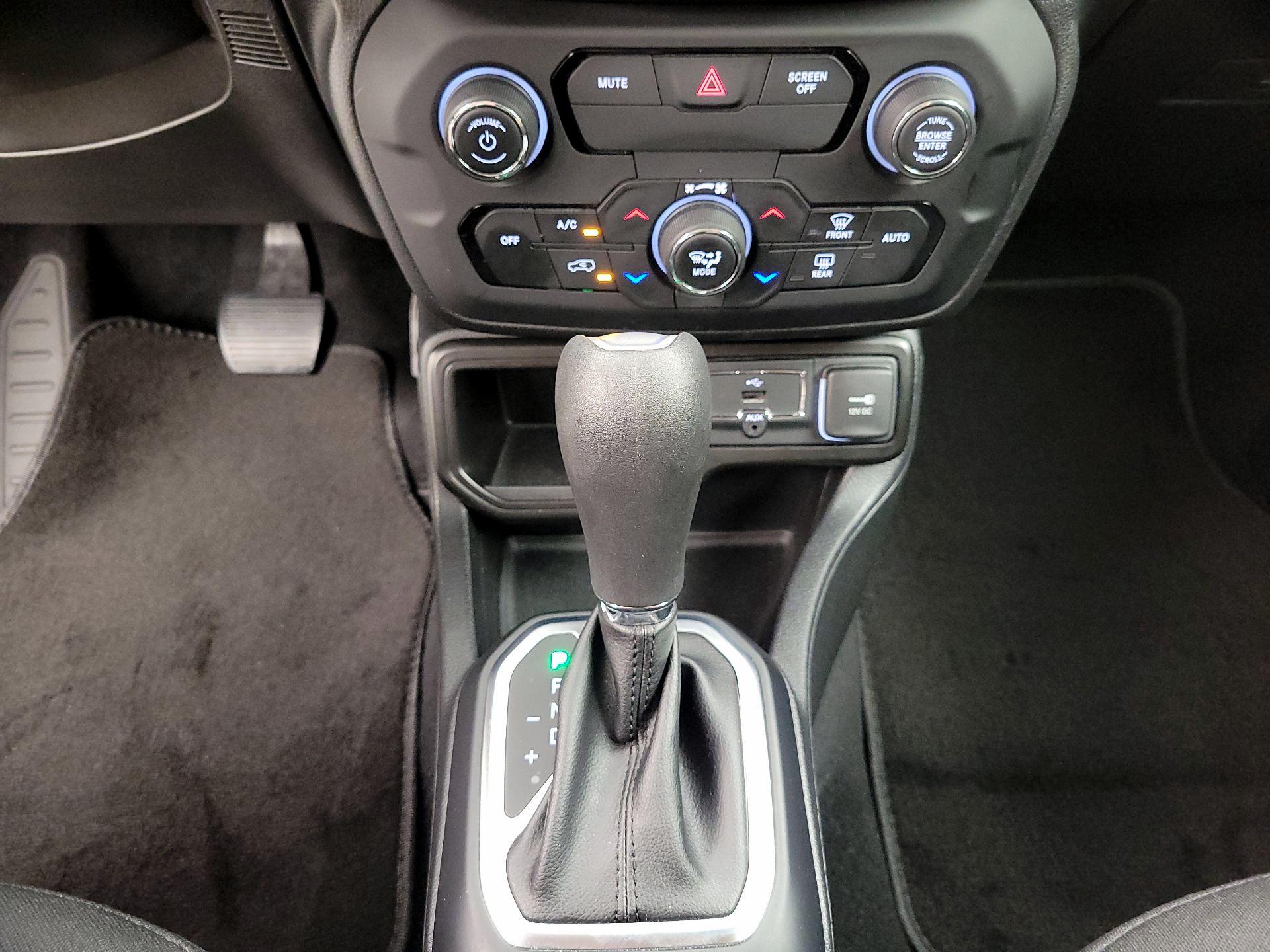 Thumbnail: 2019 Jeep Renegade - 17