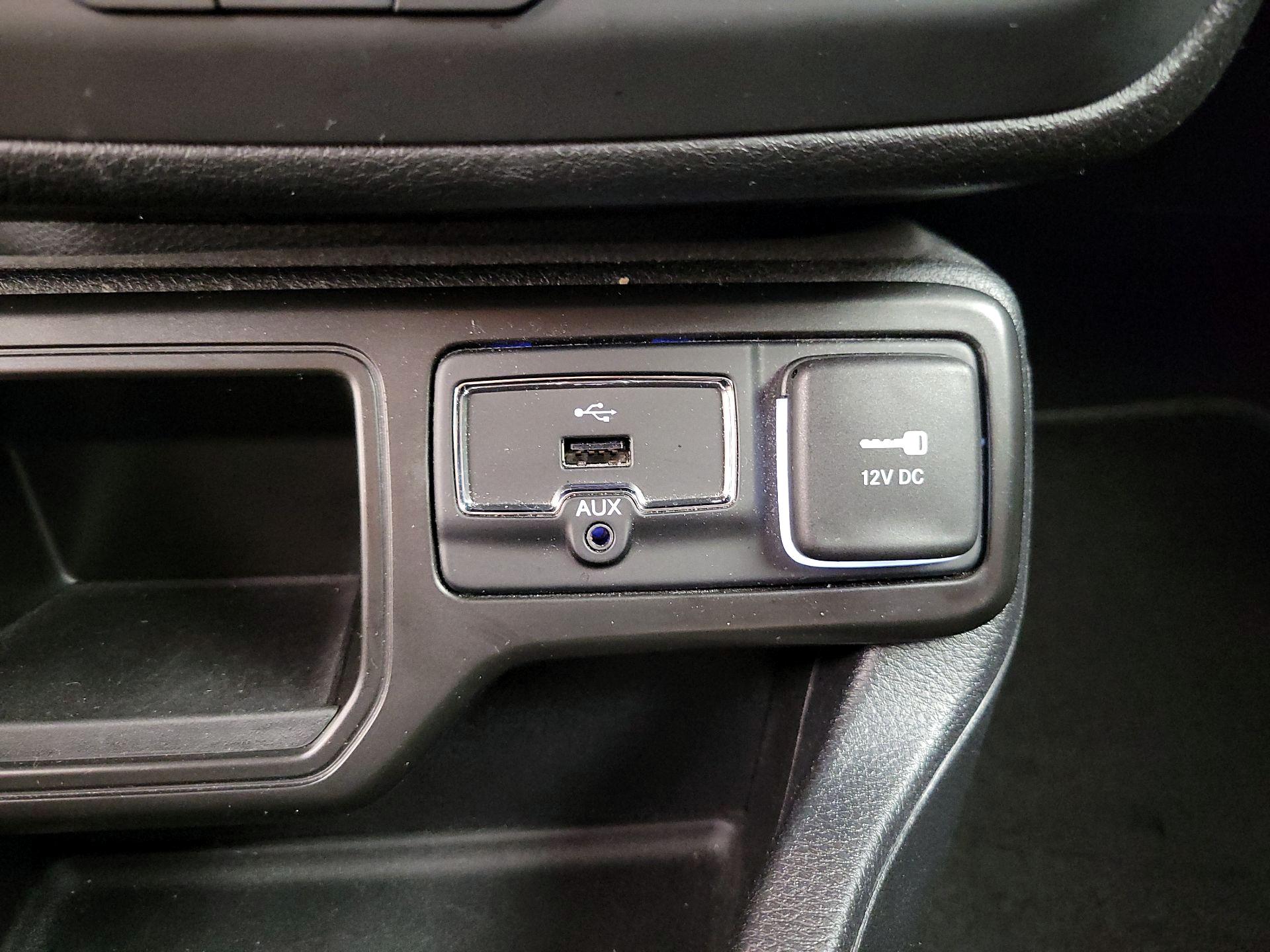 Thumbnail: 2019 Jeep Renegade - 18