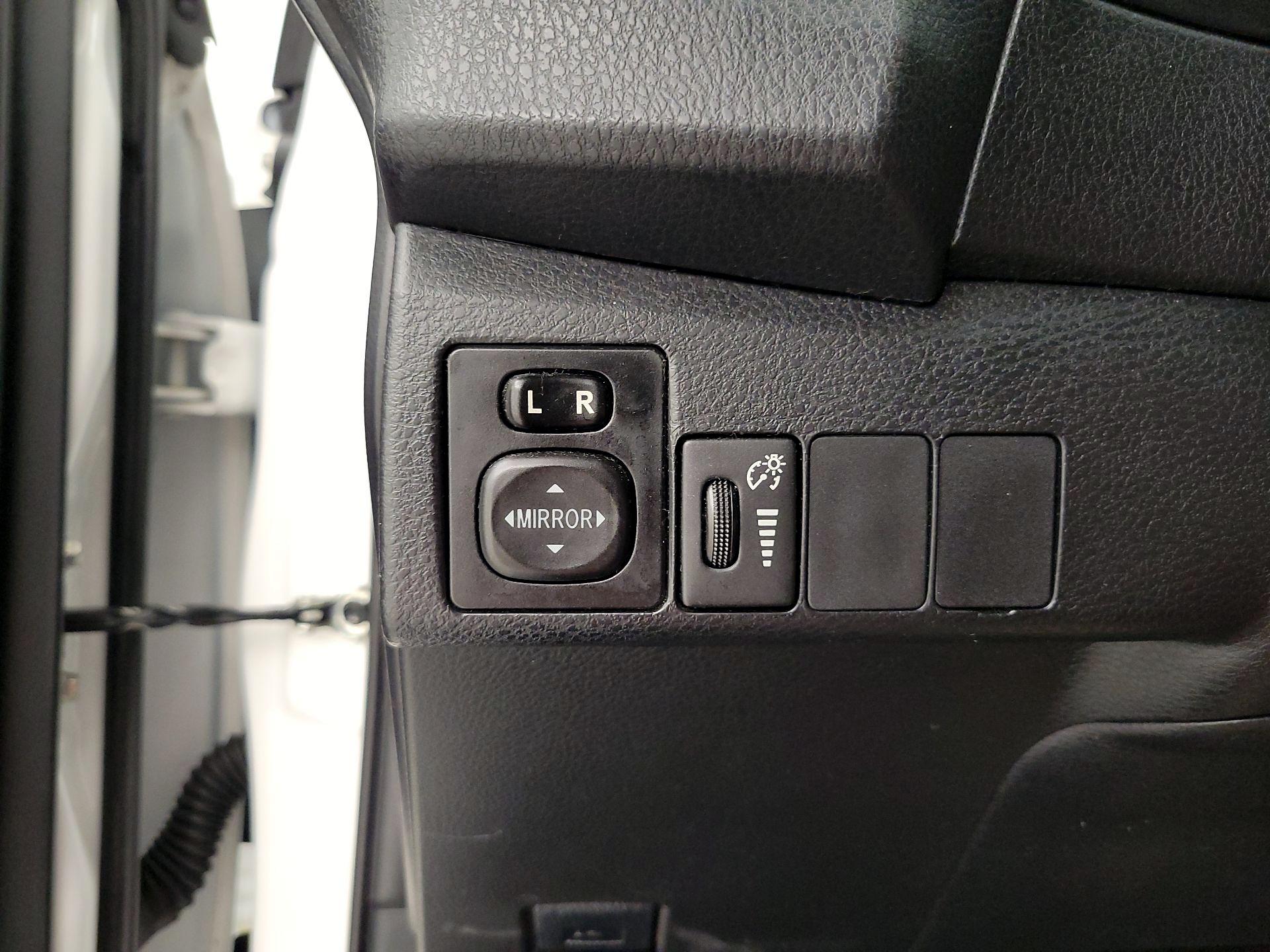Thumbnail: 2014 Toyota Corolla - 13