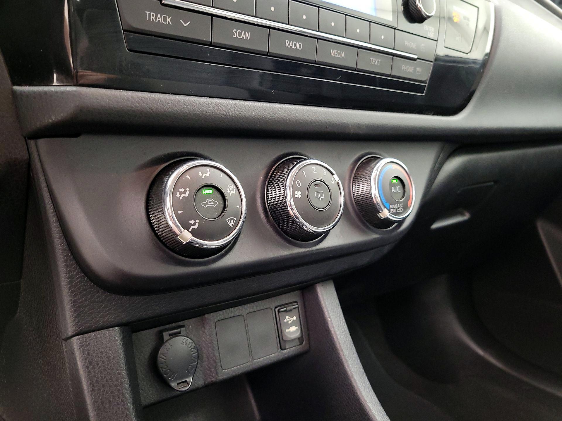 Thumbnail: 2014 Toyota Corolla - 15
