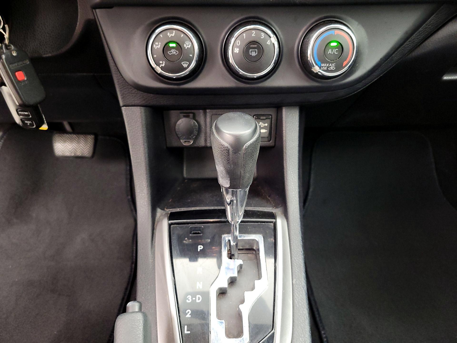 Thumbnail: 2014 Toyota Corolla - 16