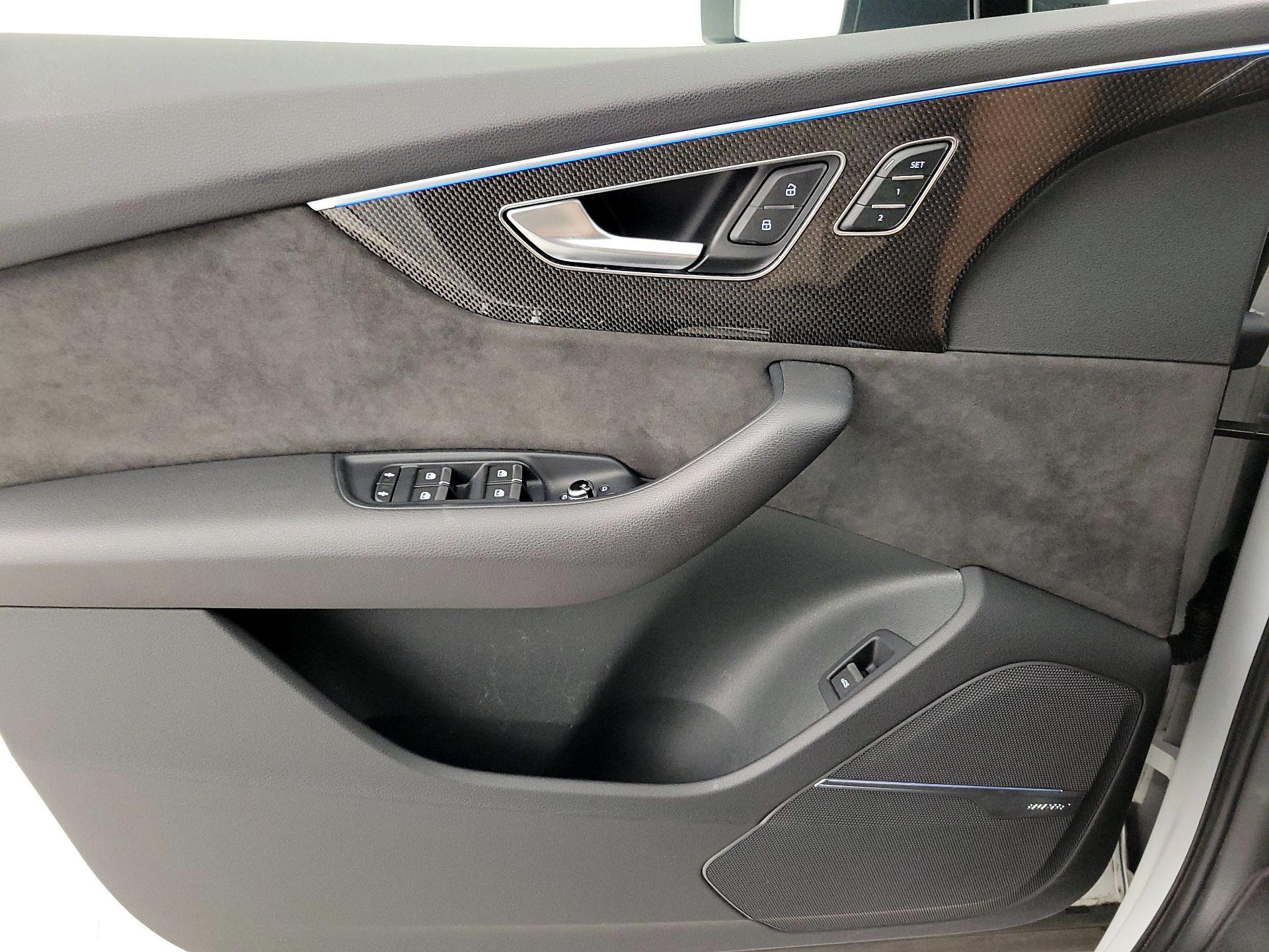 Thumbnail: 2020 Audi SQ7 - 12