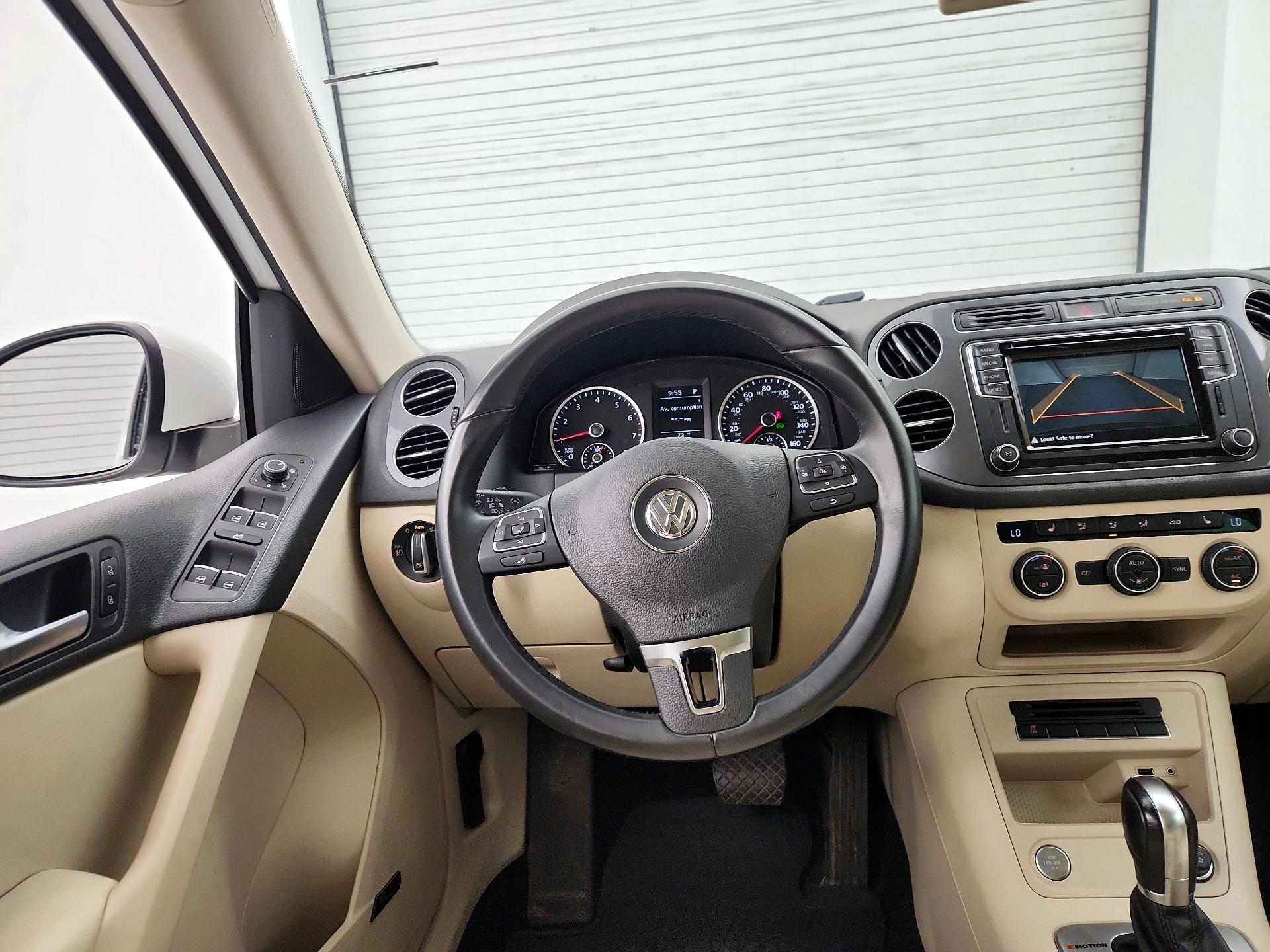 Thumbnail: 2016 Volkswagen Tiguan - 10