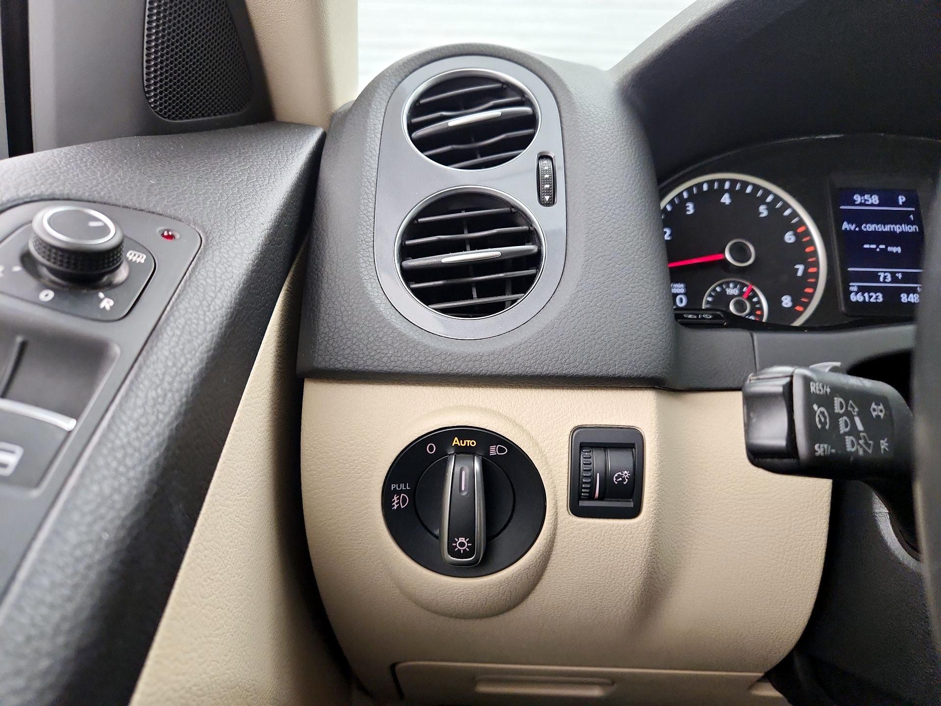 Thumbnail: 2016 Volkswagen Tiguan - 13