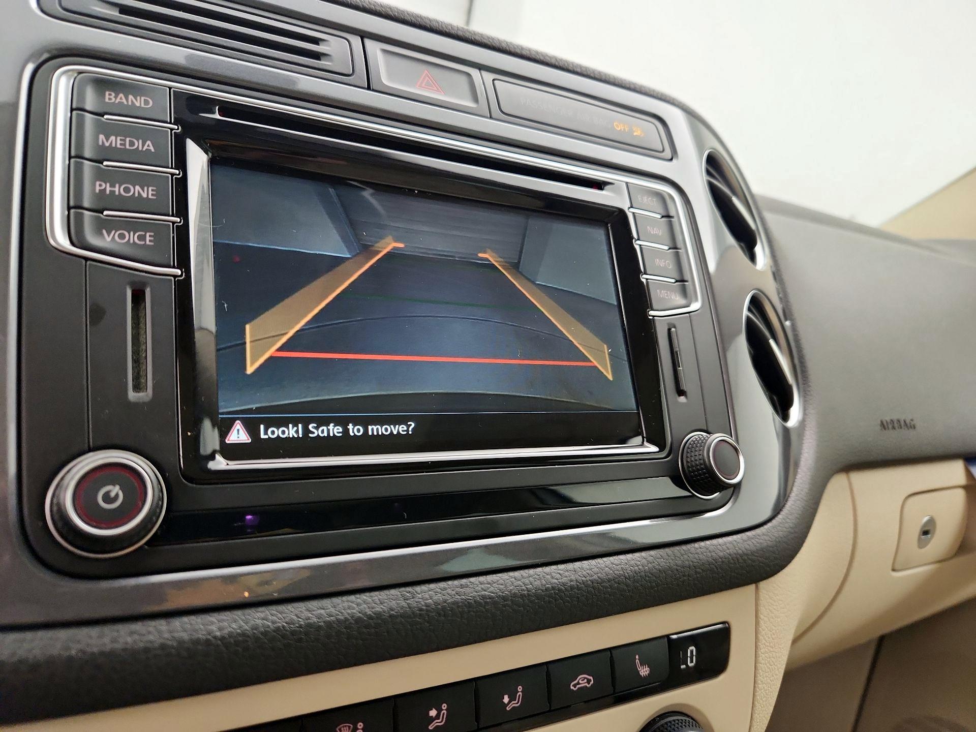 Thumbnail: 2016 Volkswagen Tiguan - 14