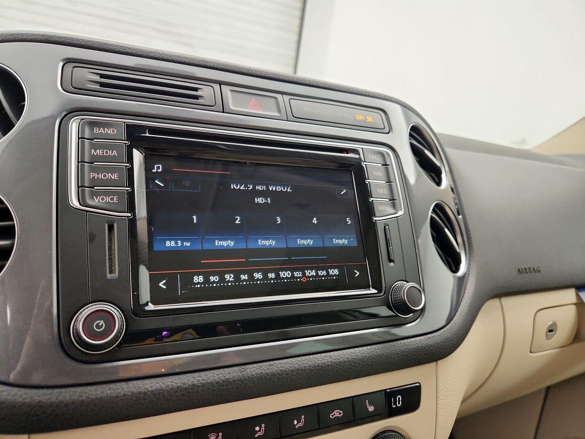 Thumbnail: 2016 Volkswagen Tiguan - 15