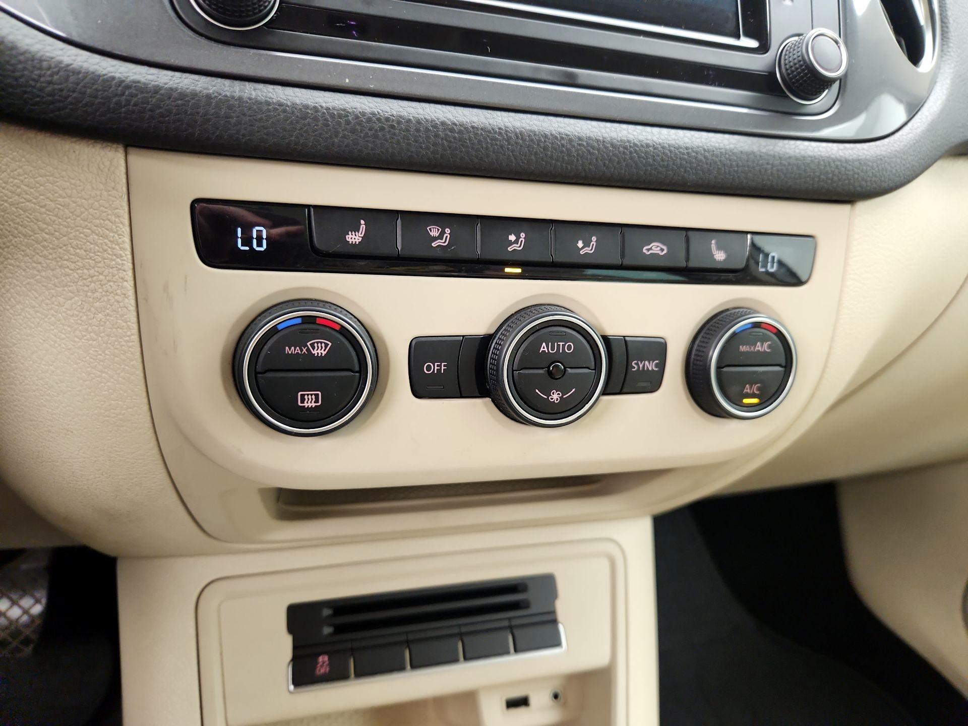 Thumbnail: 2016 Volkswagen Tiguan - 16