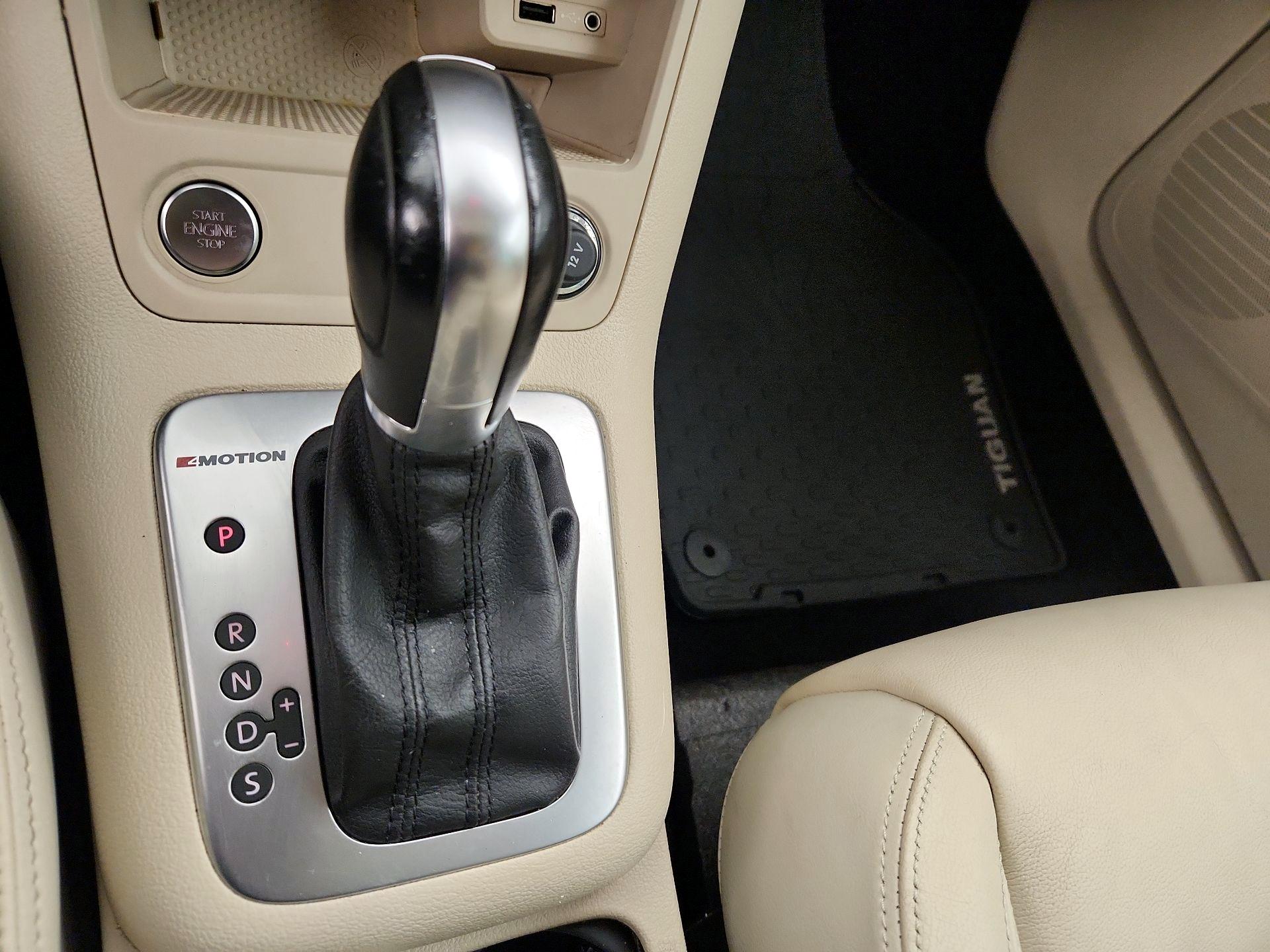 Thumbnail: 2016 Volkswagen Tiguan - 17