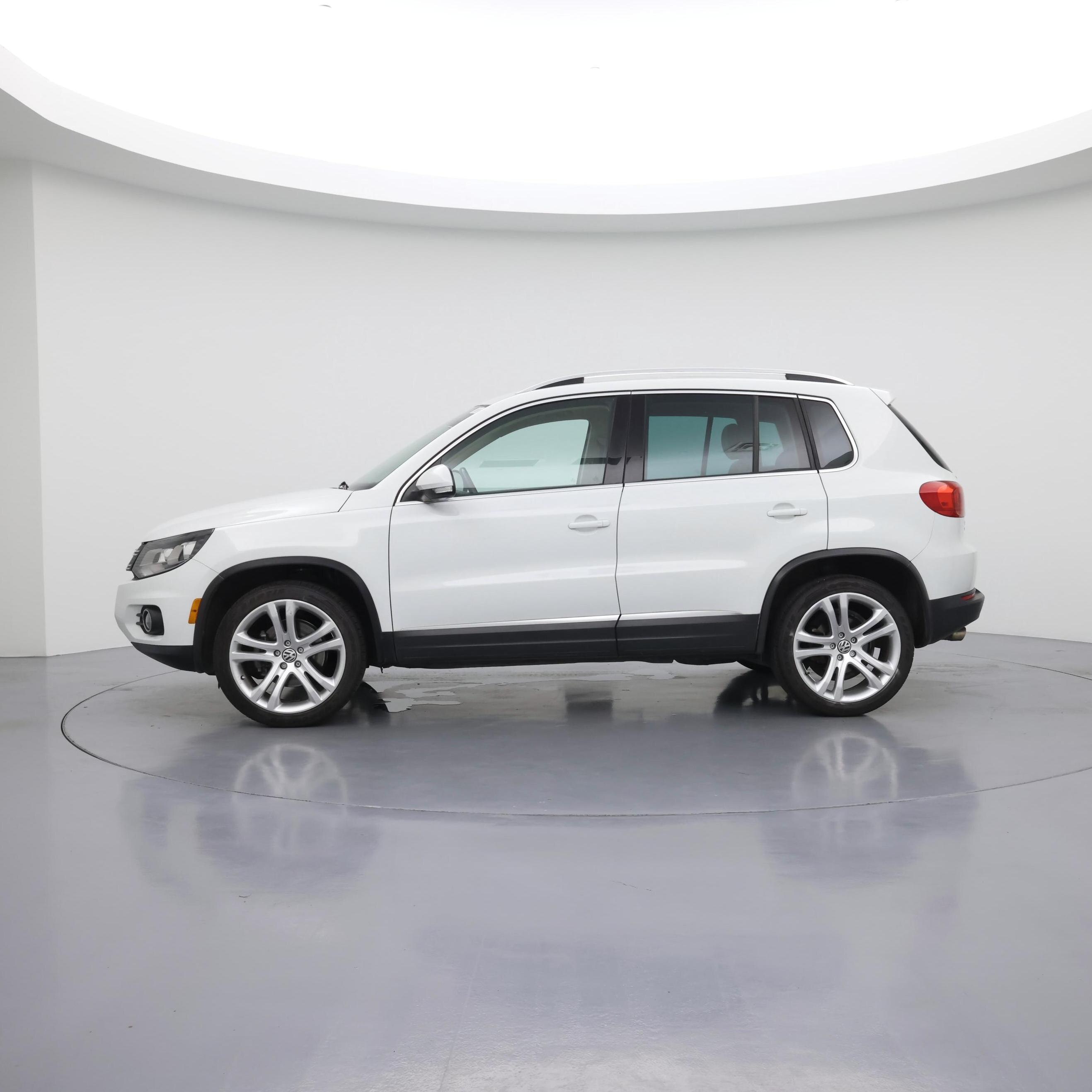 Thumbnail: 2016 Volkswagen Tiguan - 3