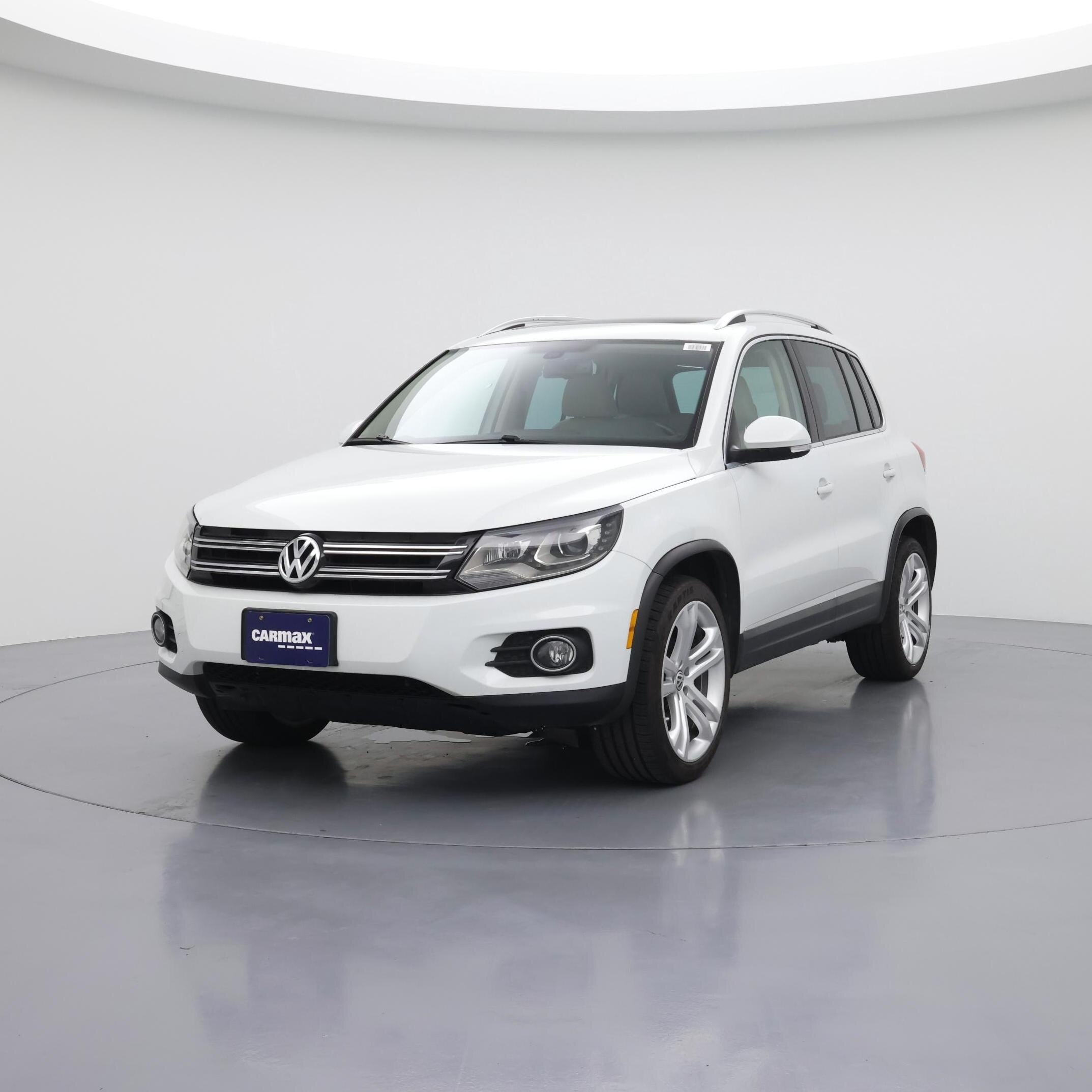 Thumbnail: 2016 Volkswagen Tiguan - 4