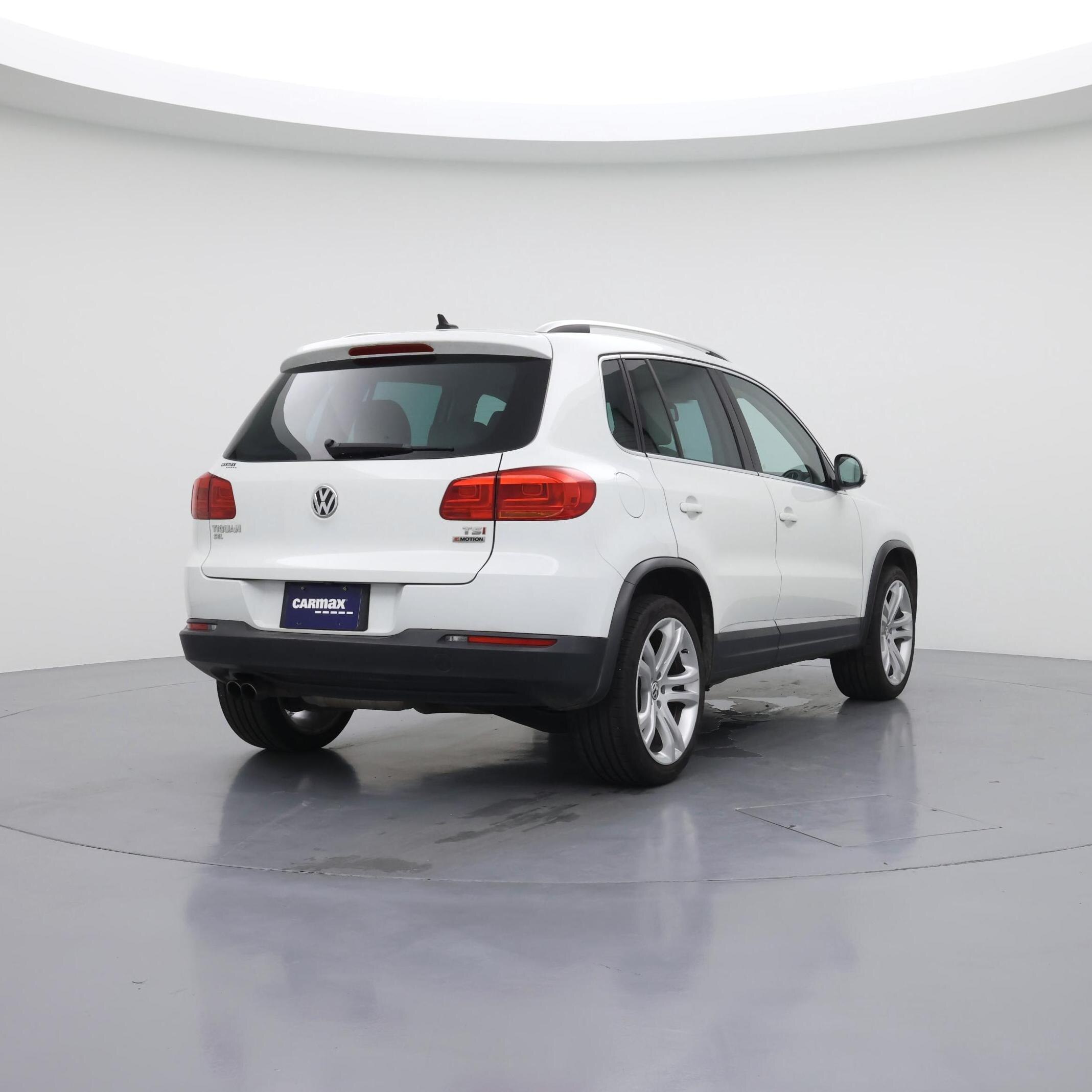 Thumbnail: 2016 Volkswagen Tiguan - 8