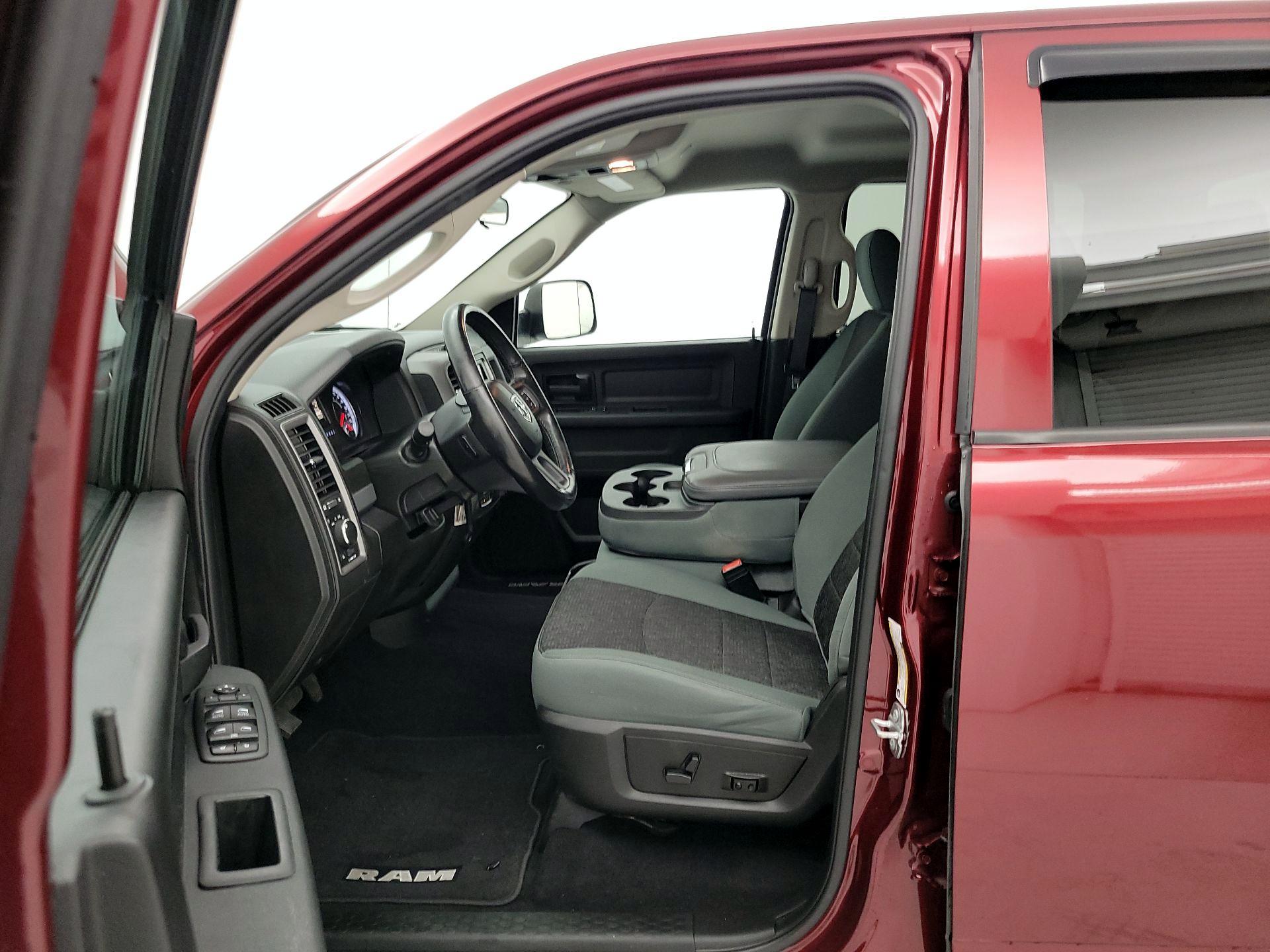 Thumbnail: 2020 RAM 1500 Classic - 11