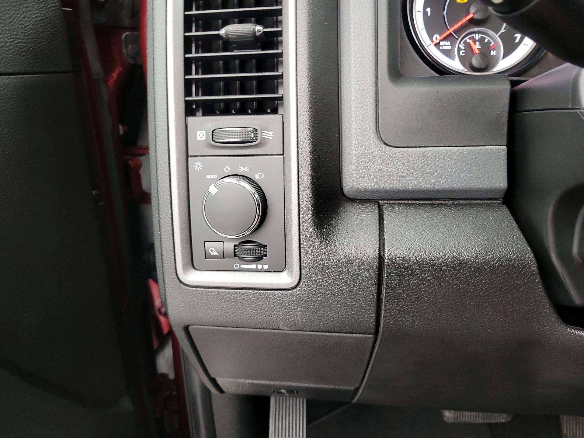 Thumbnail: 2020 RAM 1500 Classic - 13