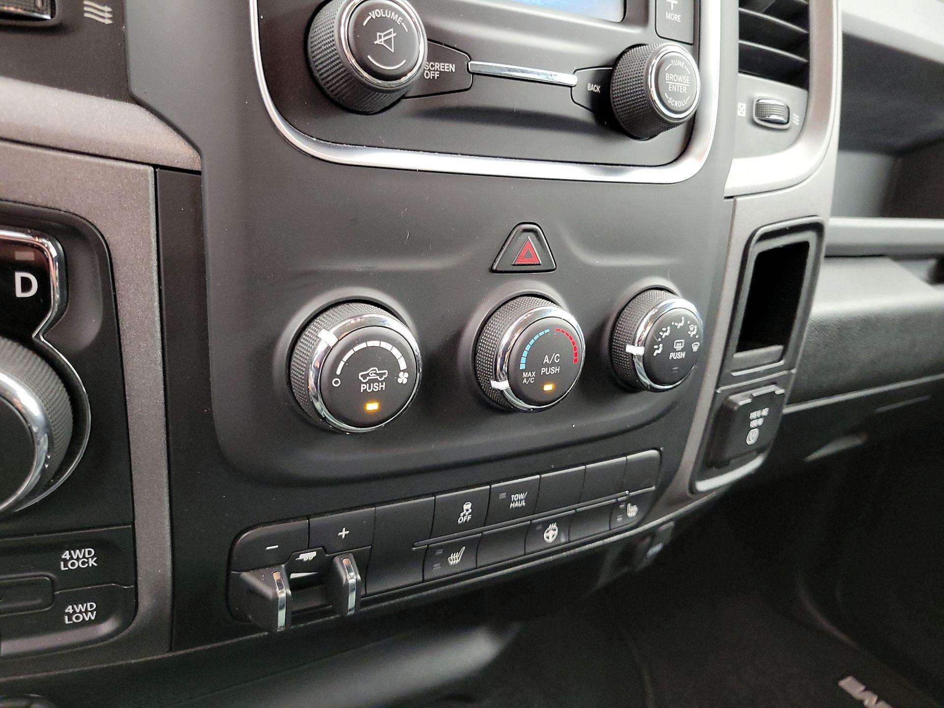 Thumbnail: 2020 RAM 1500 Classic - 16