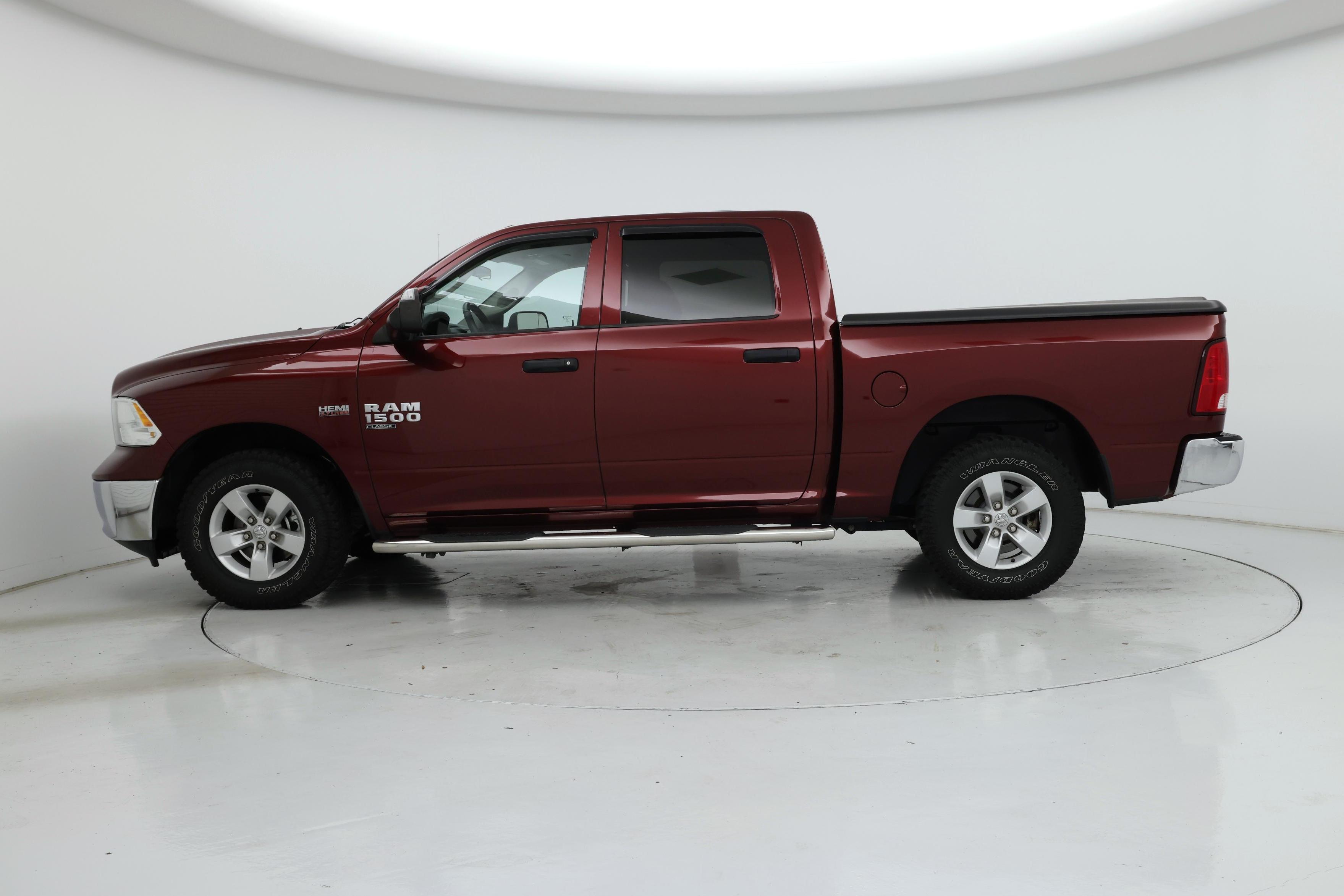 Thumbnail: 2020 RAM 1500 Classic - 3