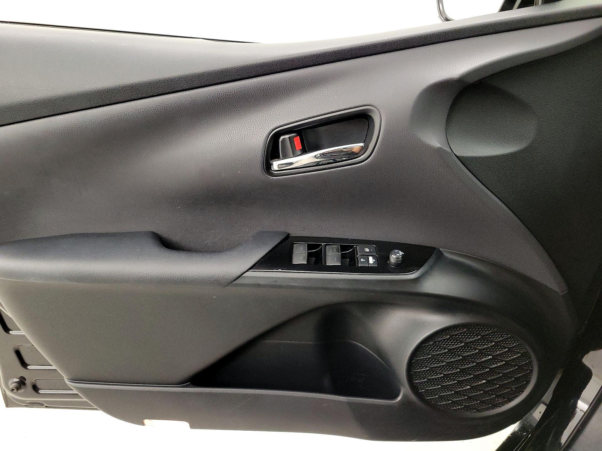Thumbnail: 2019 Toyota Prius - 12