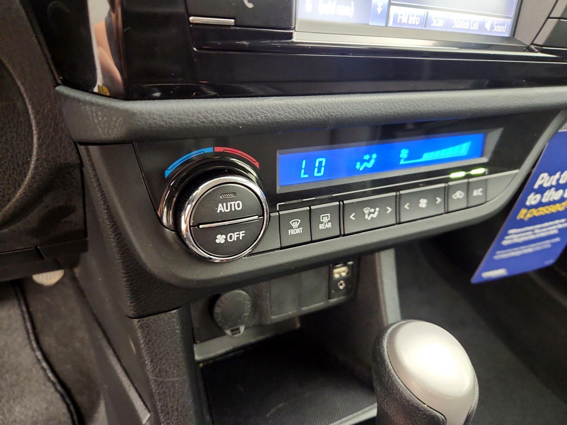 Thumbnail: 2016 Toyota Corolla - 16