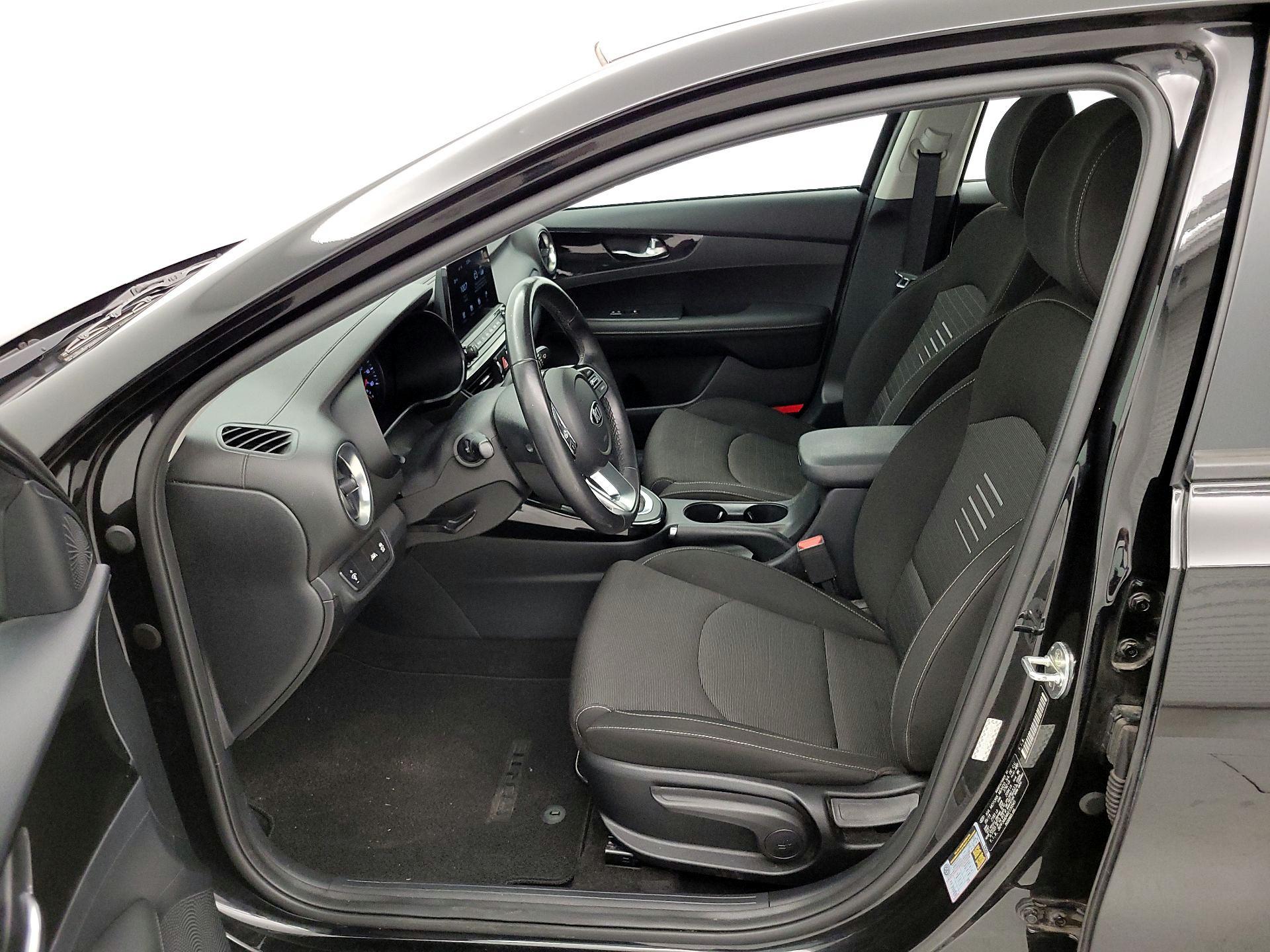 Thumbnail: 2019 Kia Forte - 11