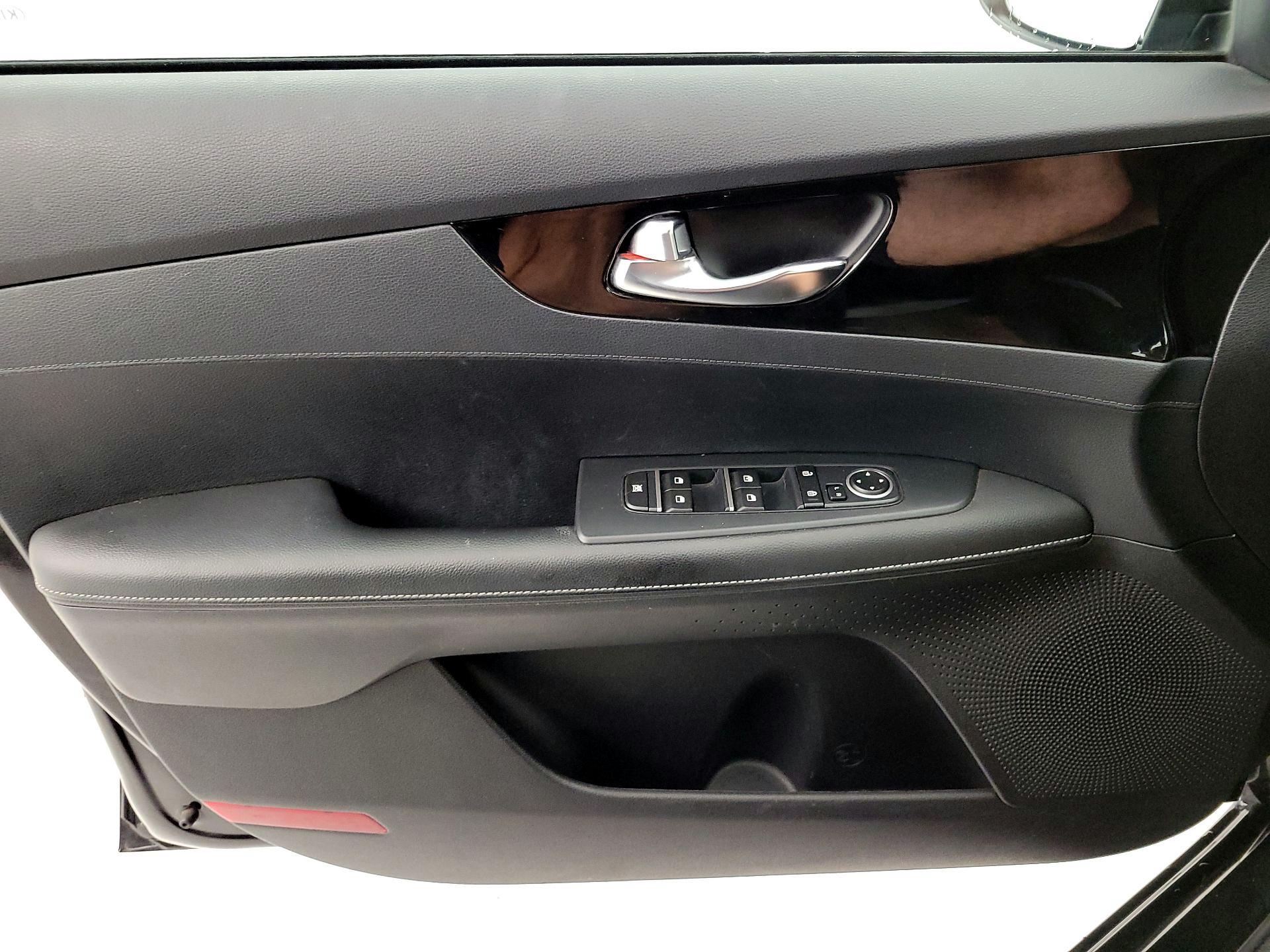 Thumbnail: 2019 Kia Forte - 12