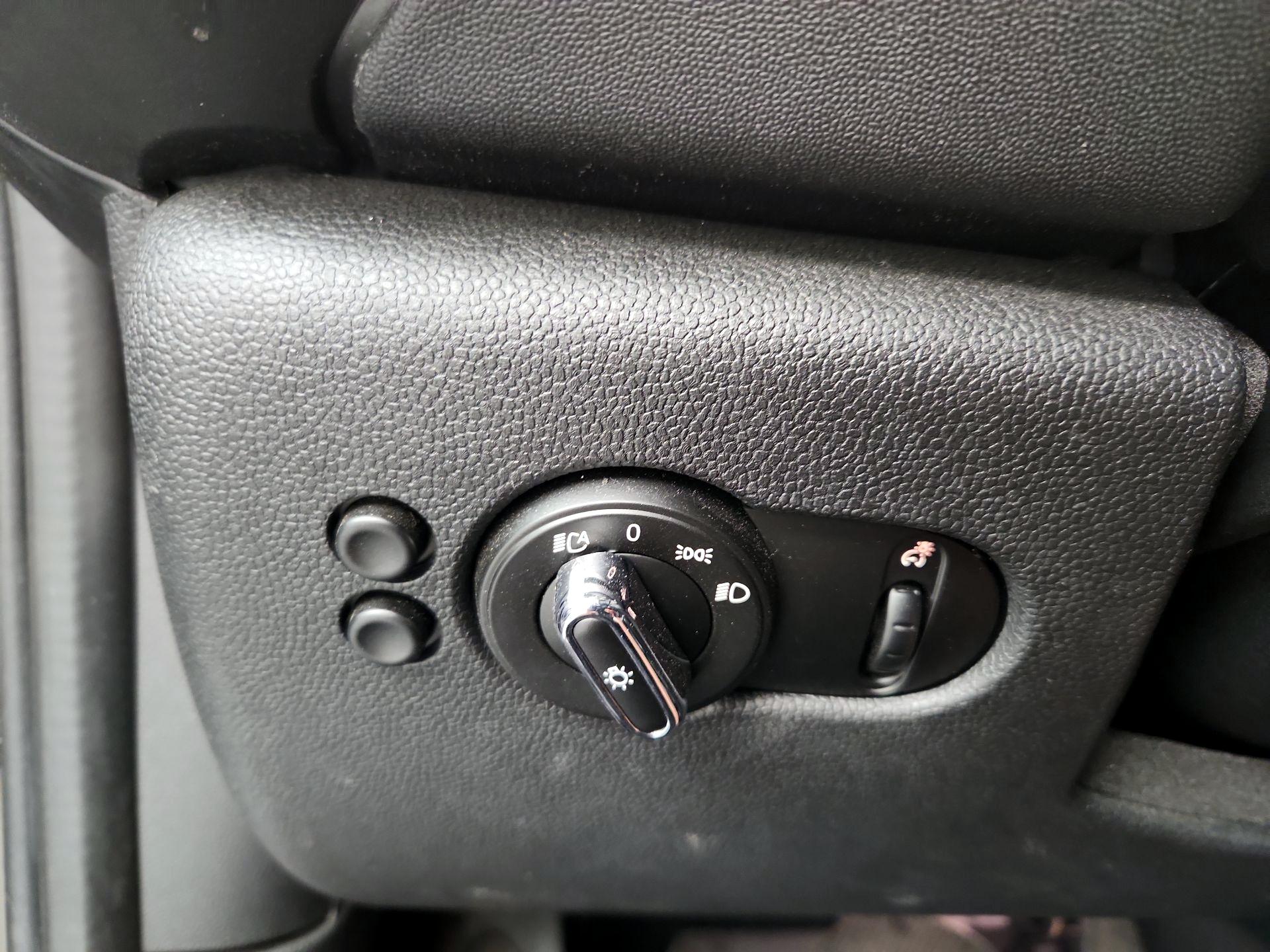 Thumbnail: 2017 MINI Cooper Hardtop - 13