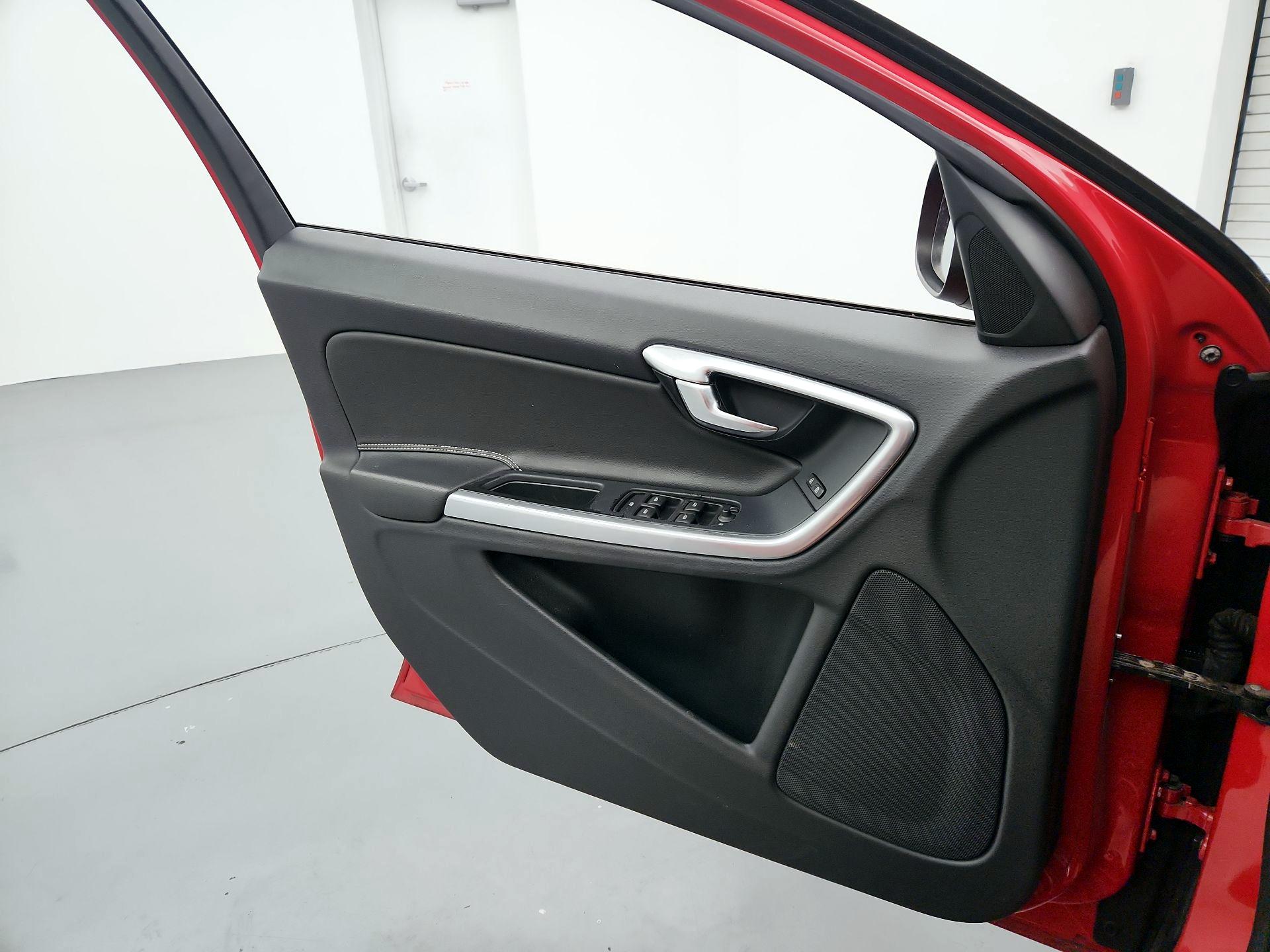 Thumbnail: 2017 Volvo S60 - 12
