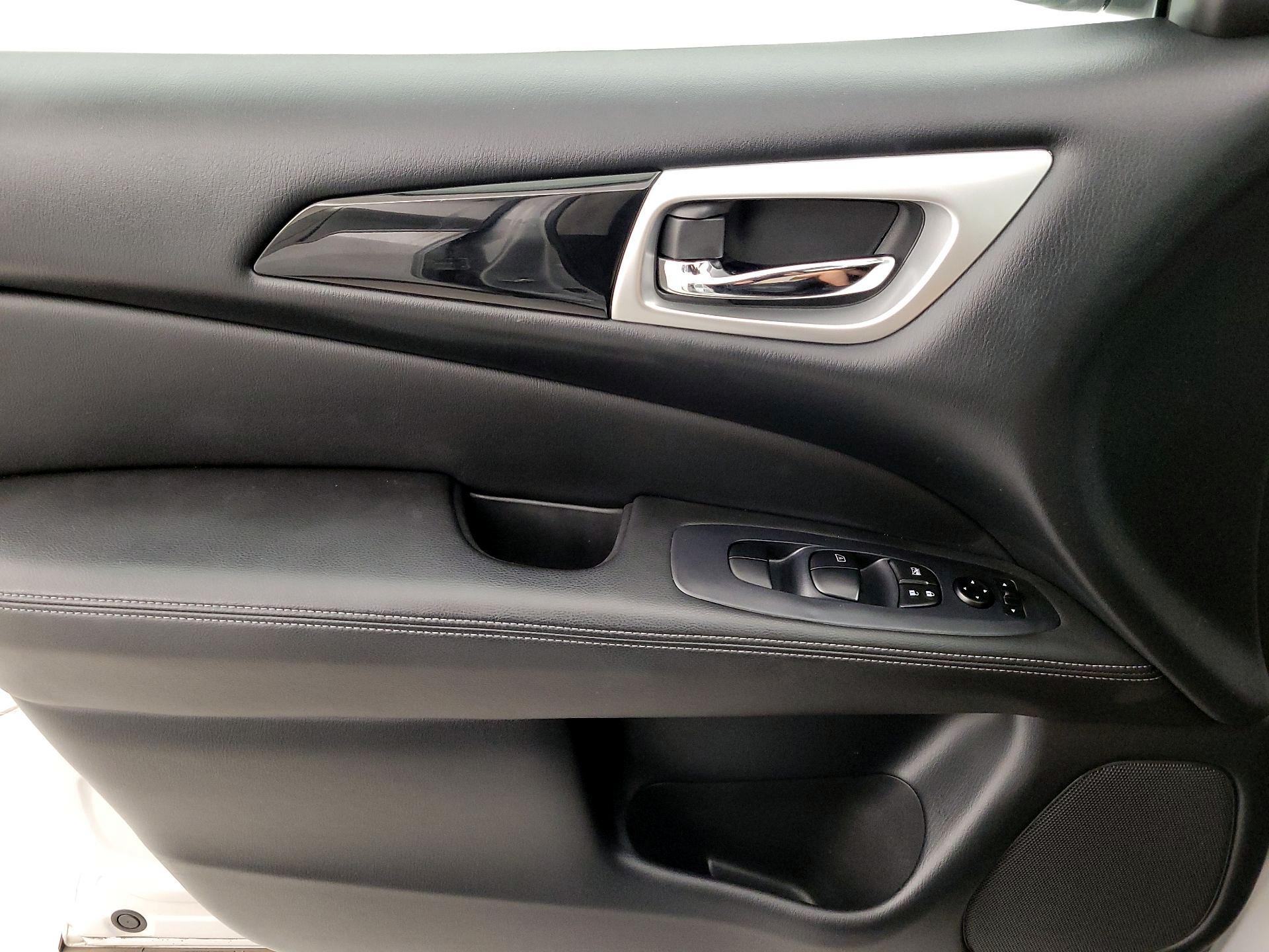 Thumbnail: 2019 Nissan Pathfinder - 12