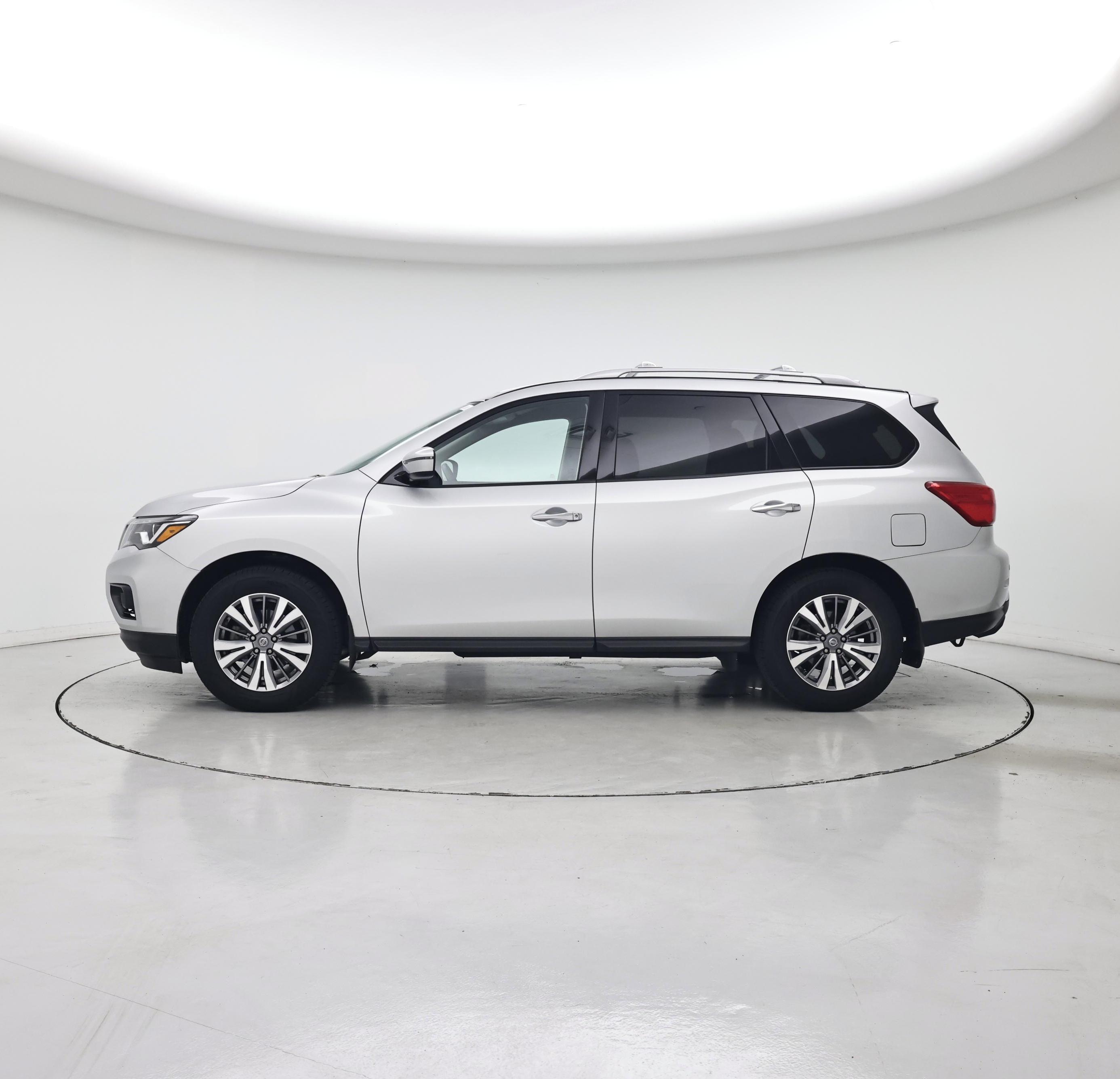 Thumbnail: 2019 Nissan Pathfinder - 3