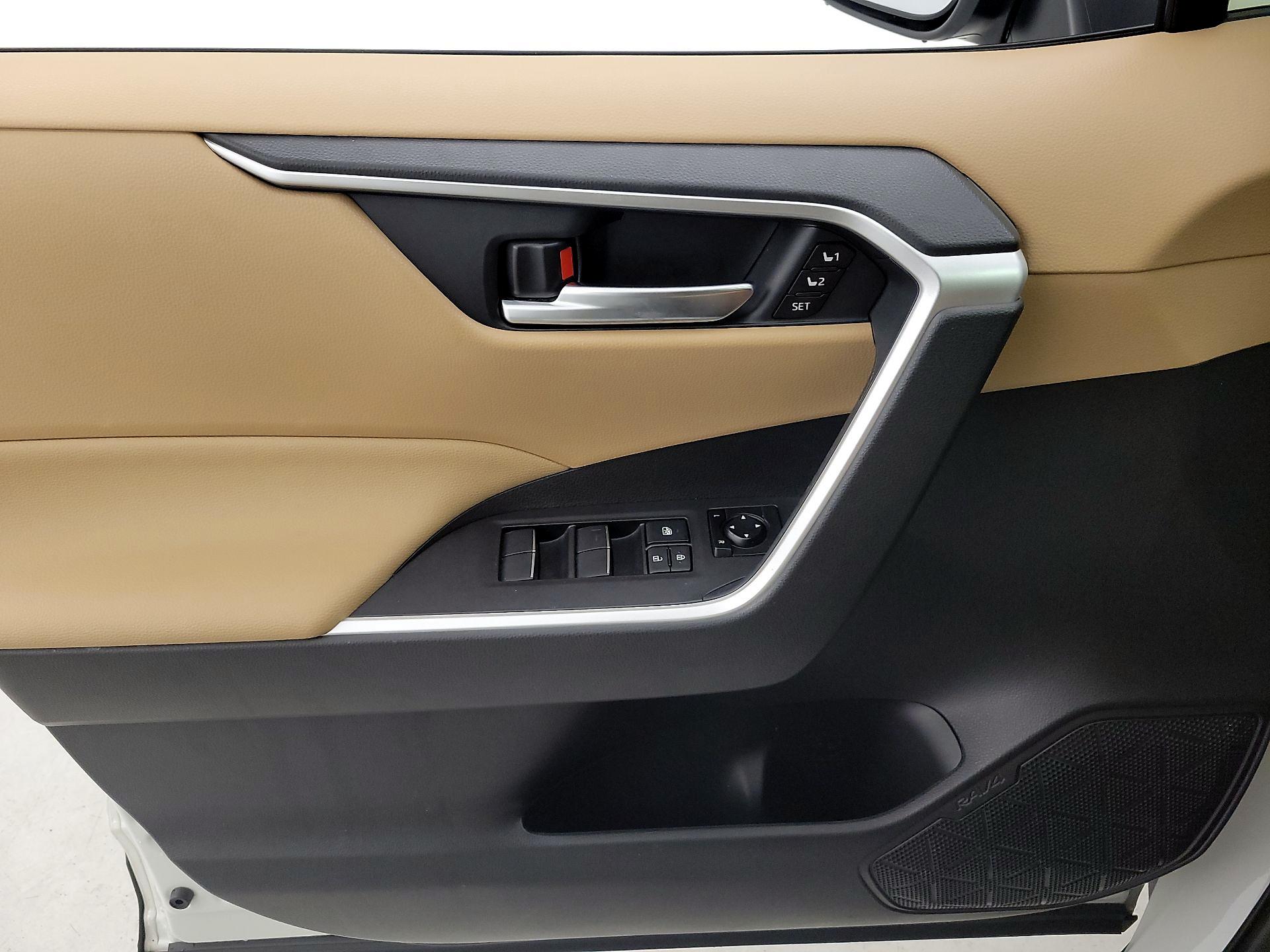 Thumbnail: 2021 Toyota RAV4 - 12