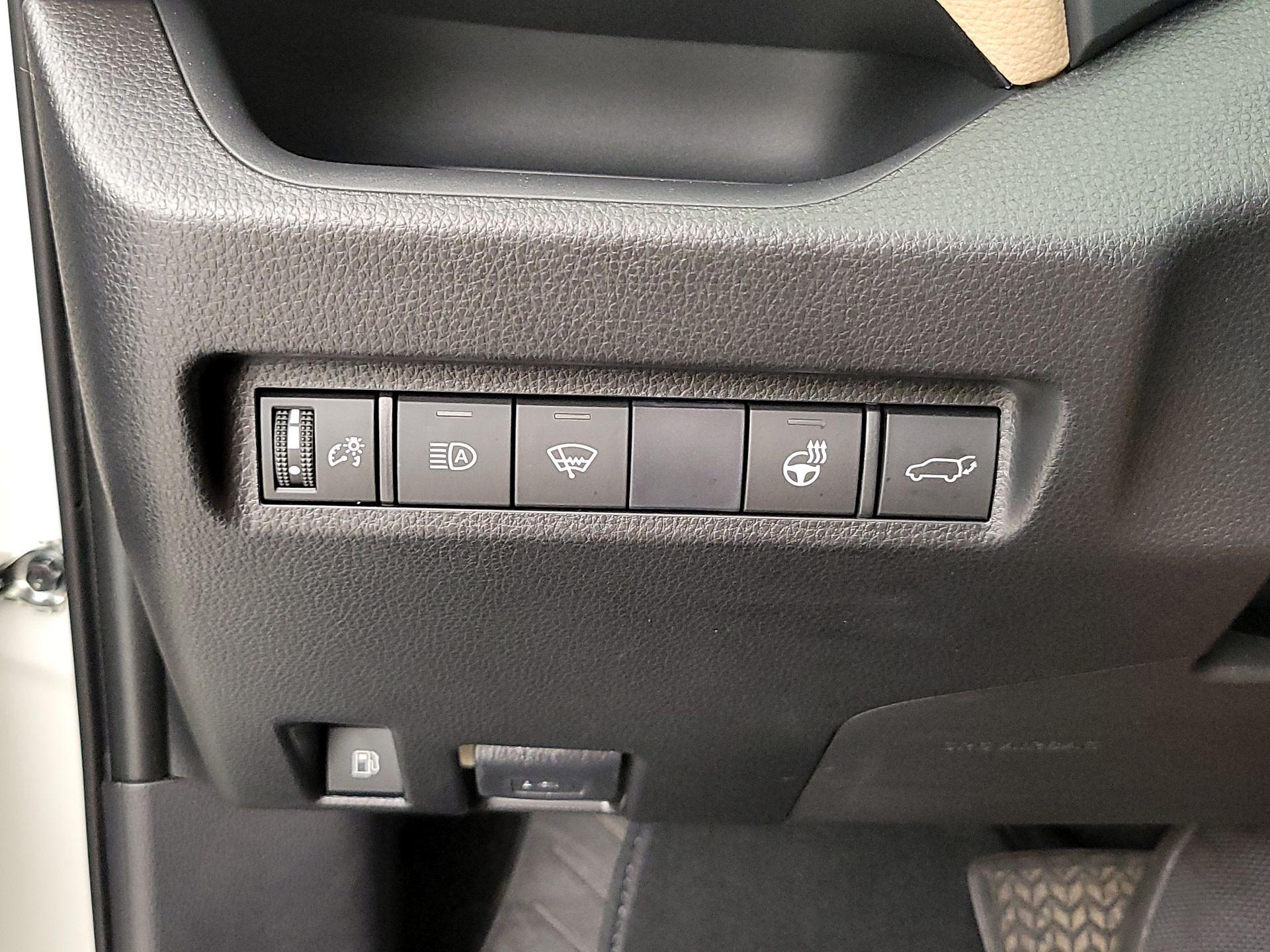 Thumbnail: 2021 Toyota RAV4 - 13