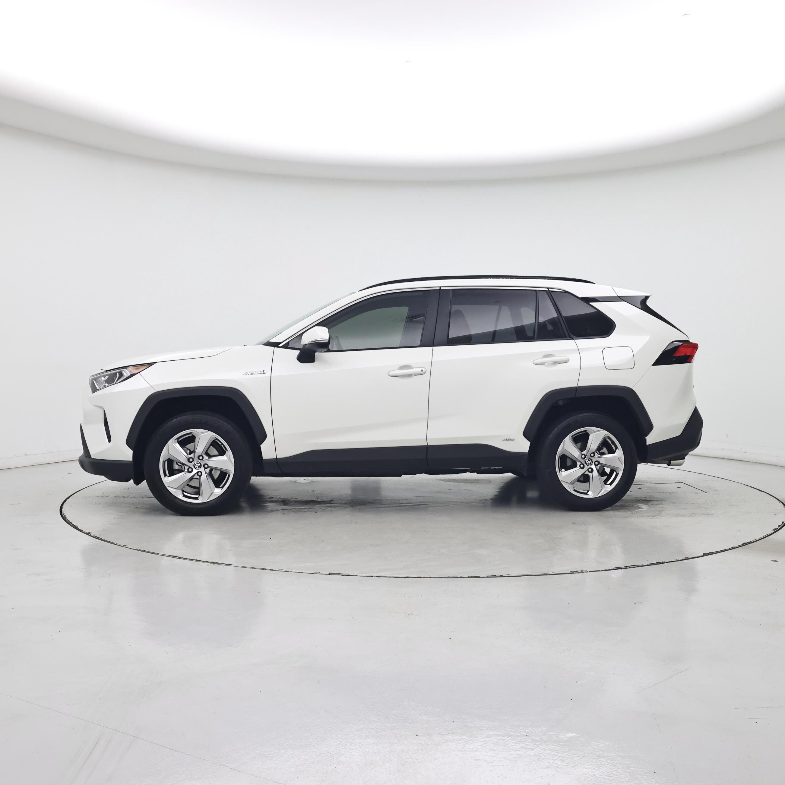 Thumbnail: 2021 Toyota RAV4 - 3