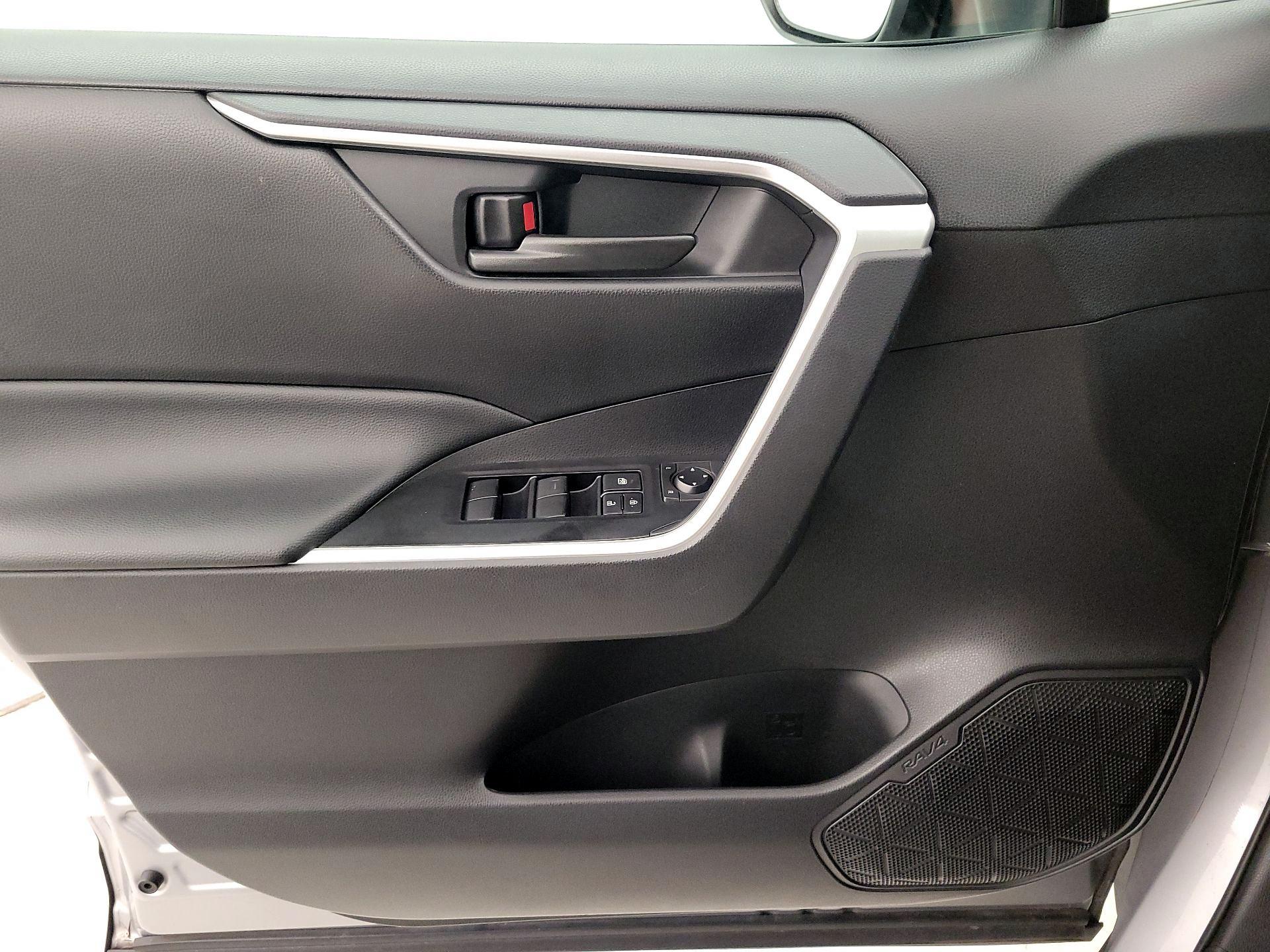 Thumbnail: 2021 Toyota RAV4 - 12