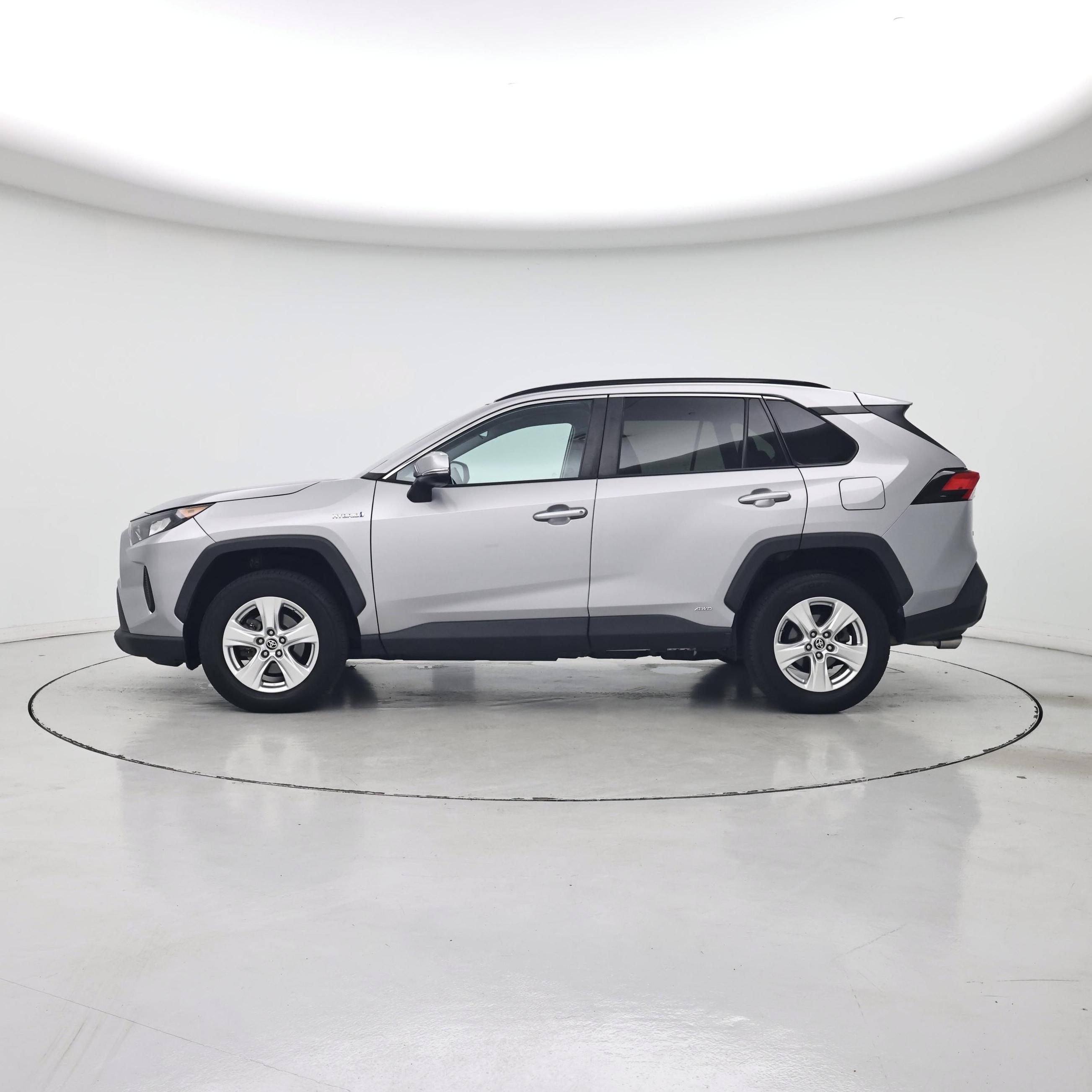 Thumbnail: 2021 Toyota RAV4 - 3