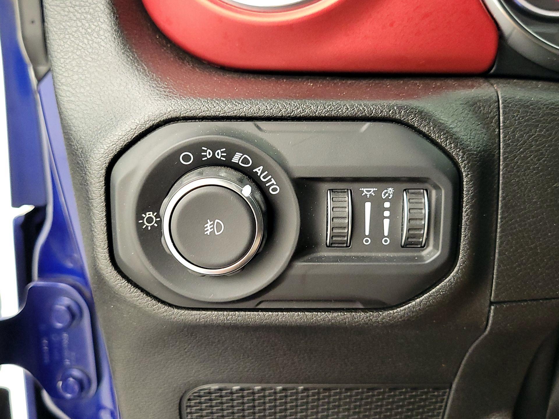 Thumbnail: 2019 Jeep Wrangler - 13