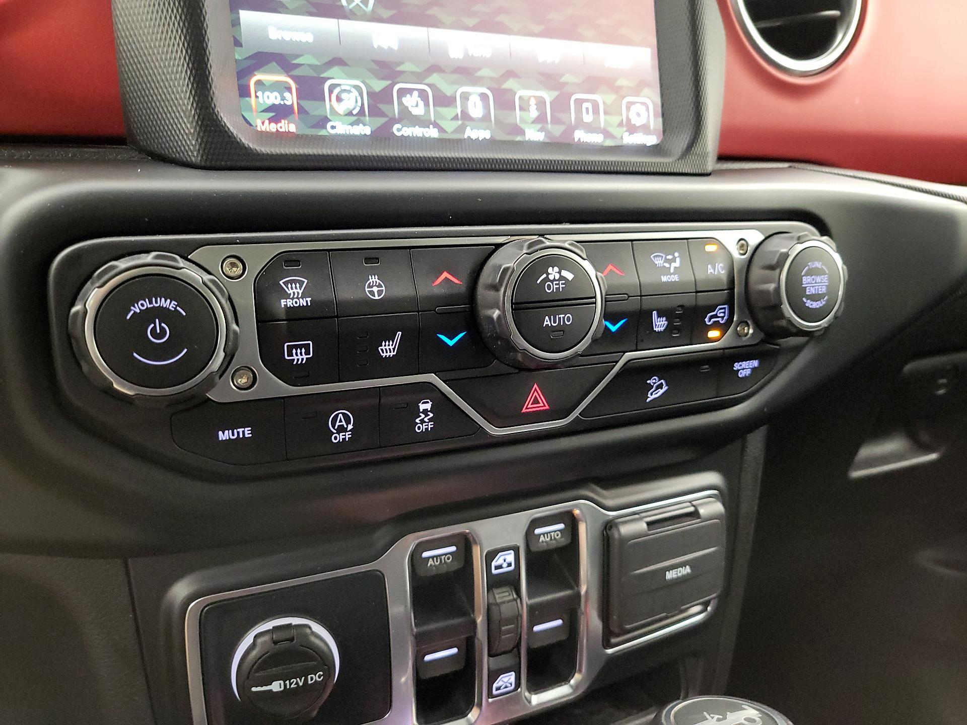 Thumbnail: 2019 Jeep Wrangler - 17
