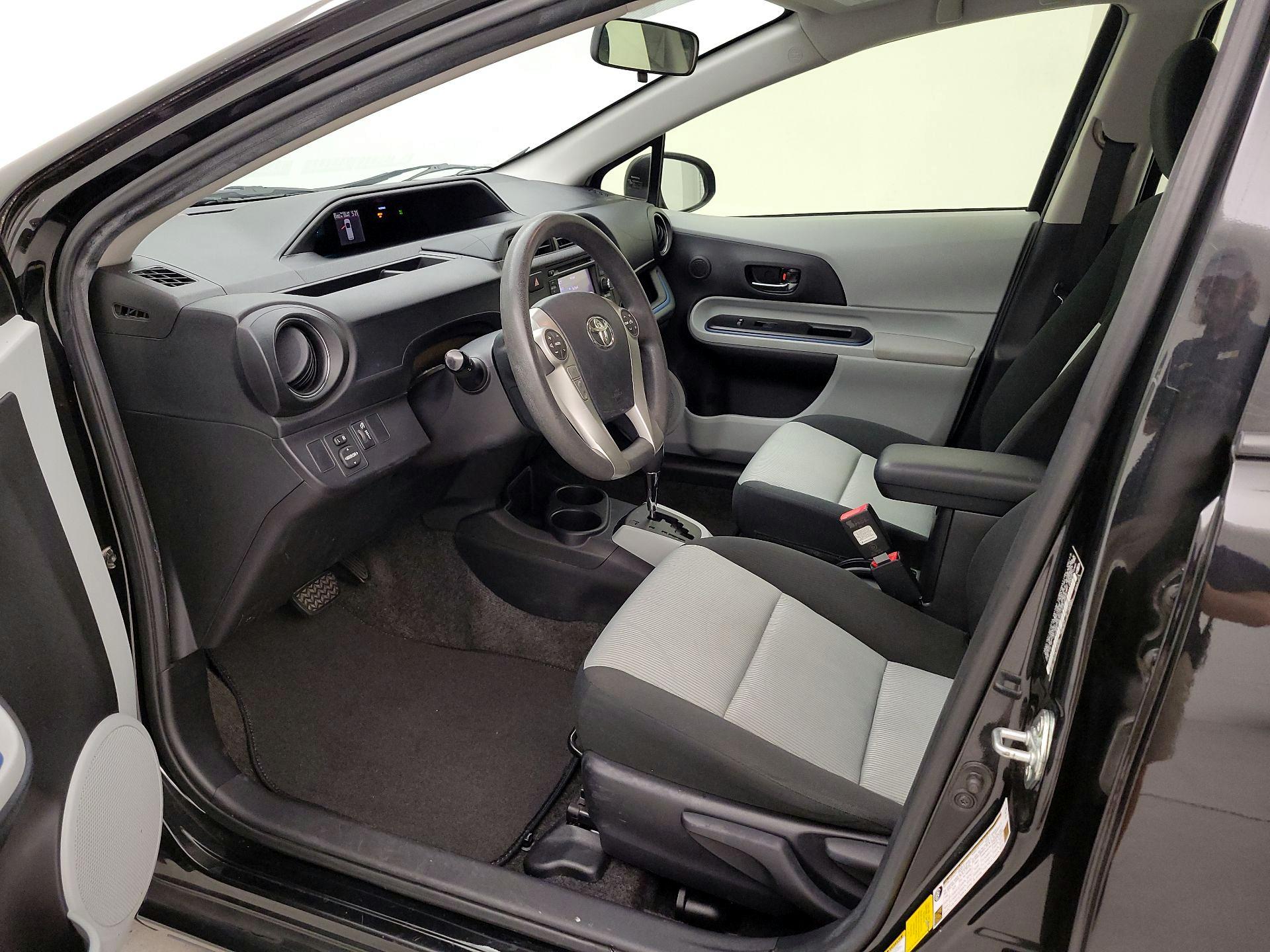 Thumbnail: 2013 Toyota Prius c - 11