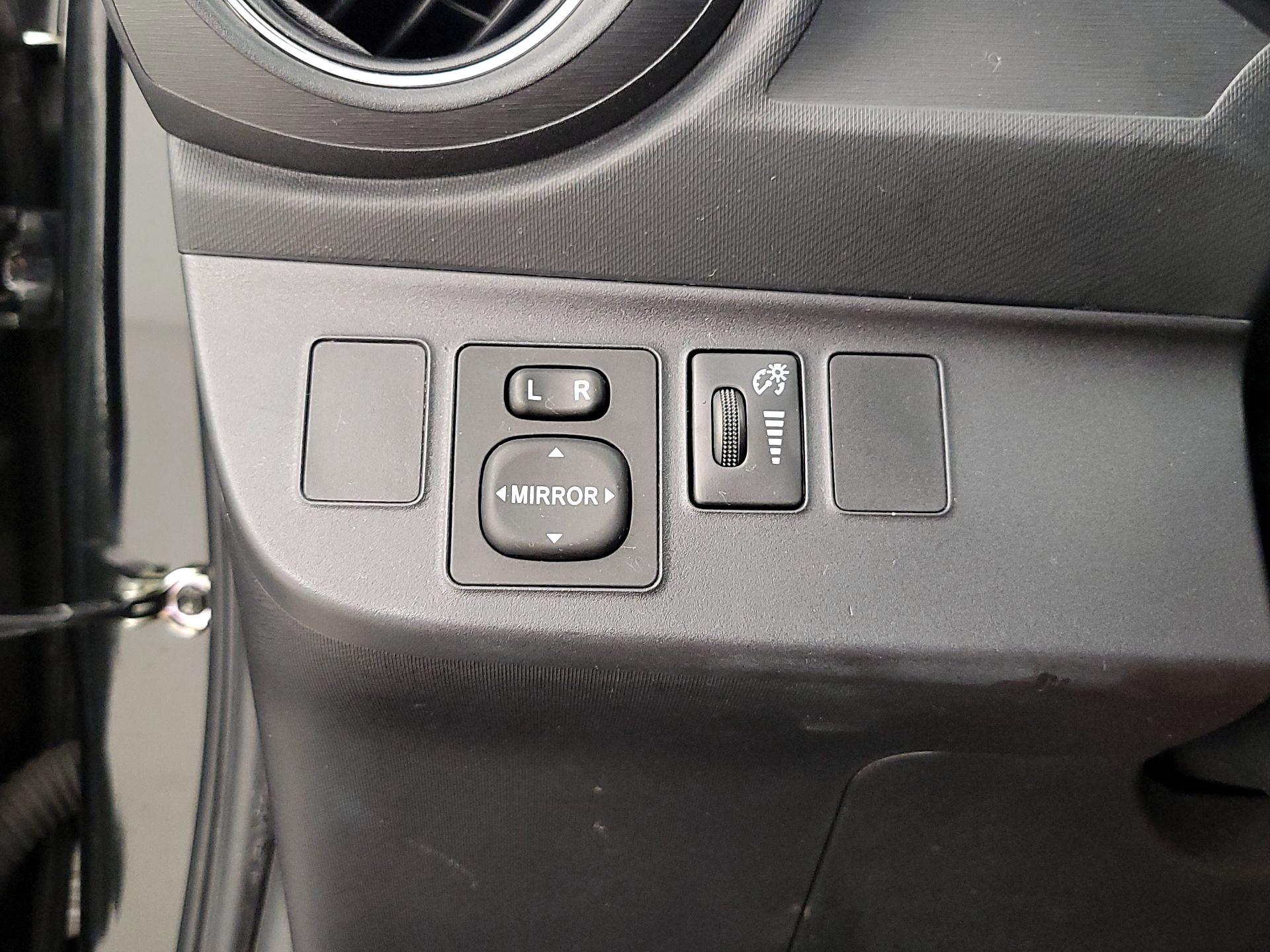 Thumbnail: 2013 Toyota Prius c - 13