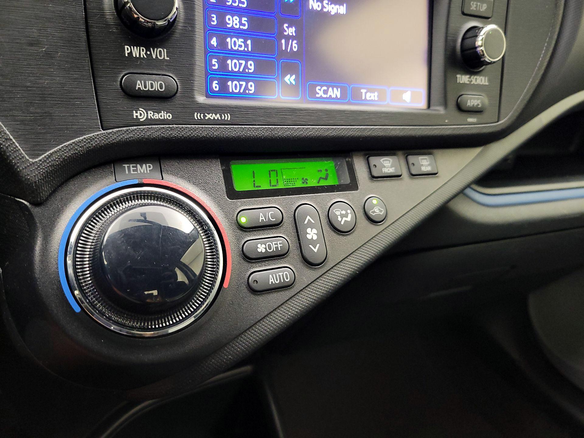 Thumbnail: 2013 Toyota Prius c - 15