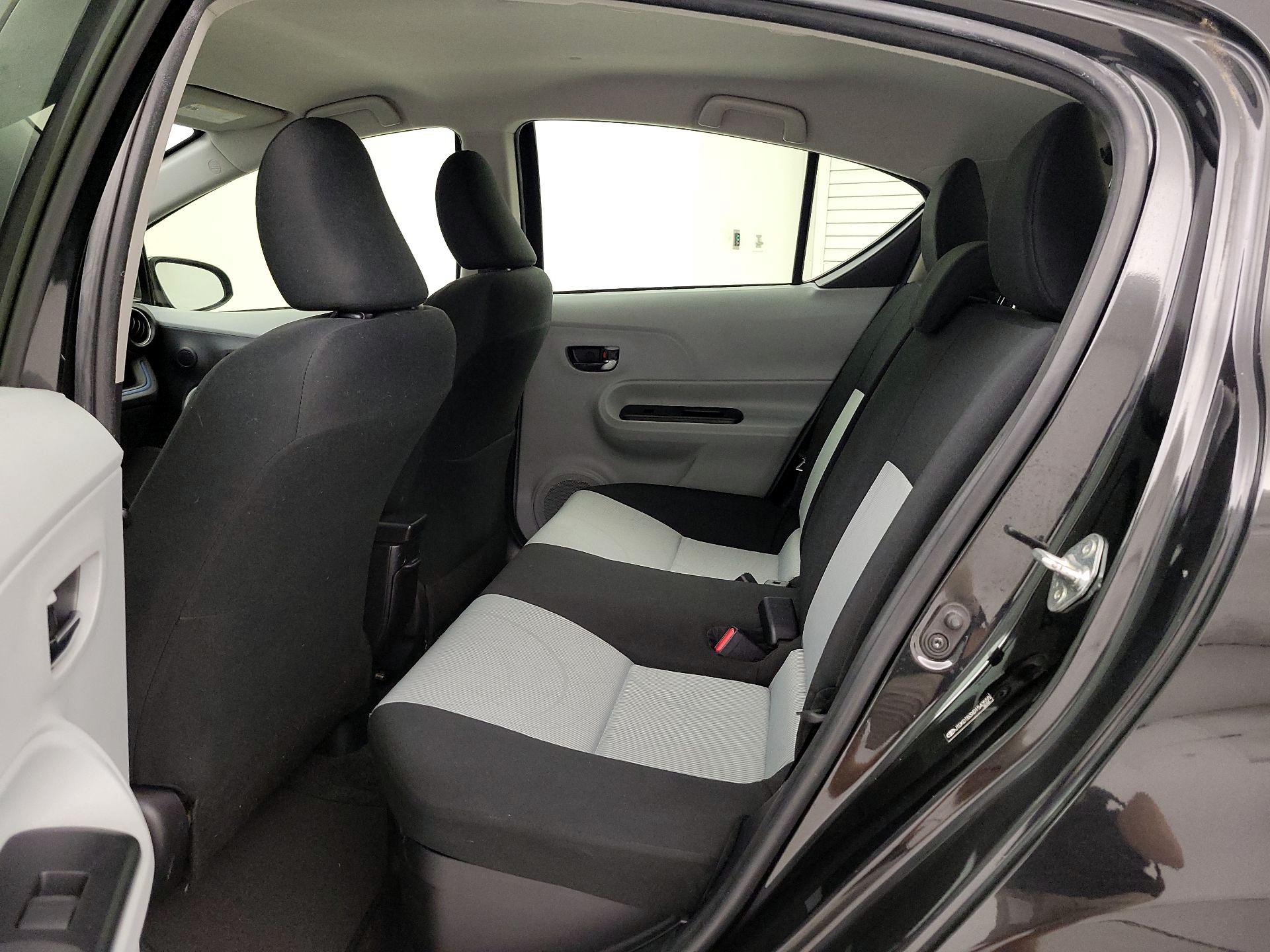 Thumbnail: 2013 Toyota Prius c - 18